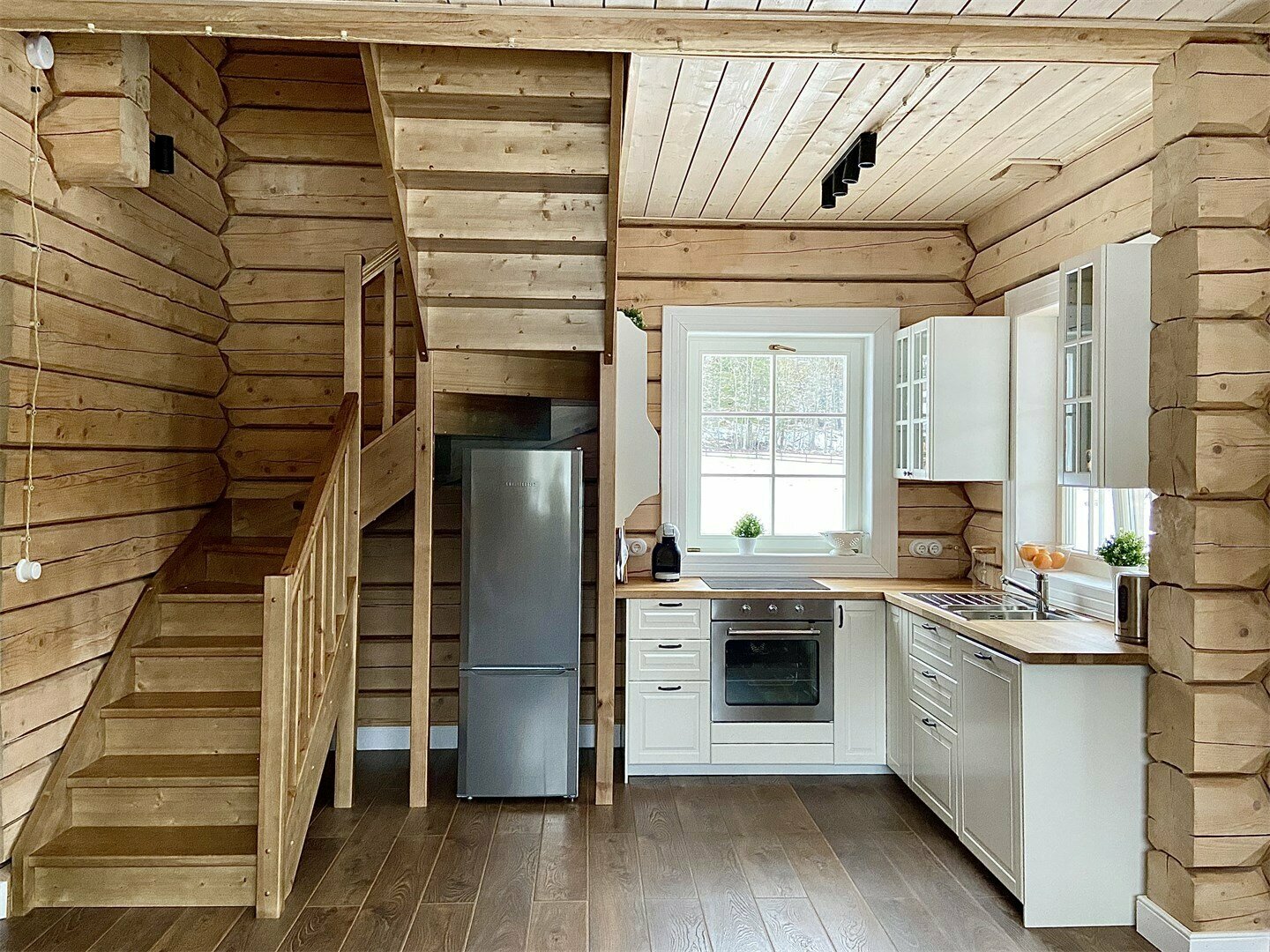 Коричневый дом с видом на озеро и возможностью купели на дровах