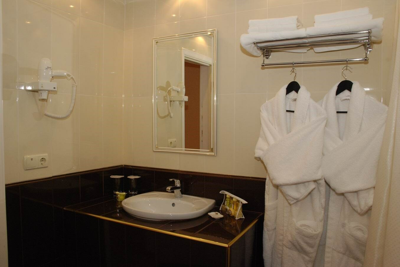 Джуниор сюит 50-60 кв.м /общая кровать/