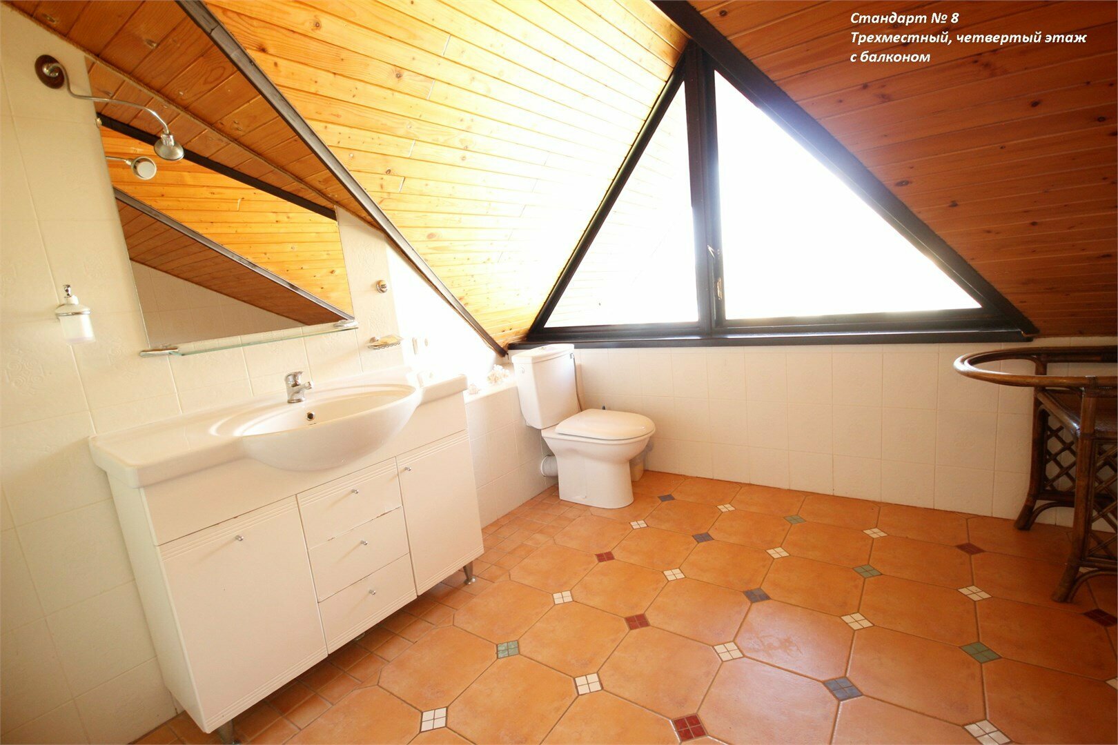 Трехместный номер с балконом