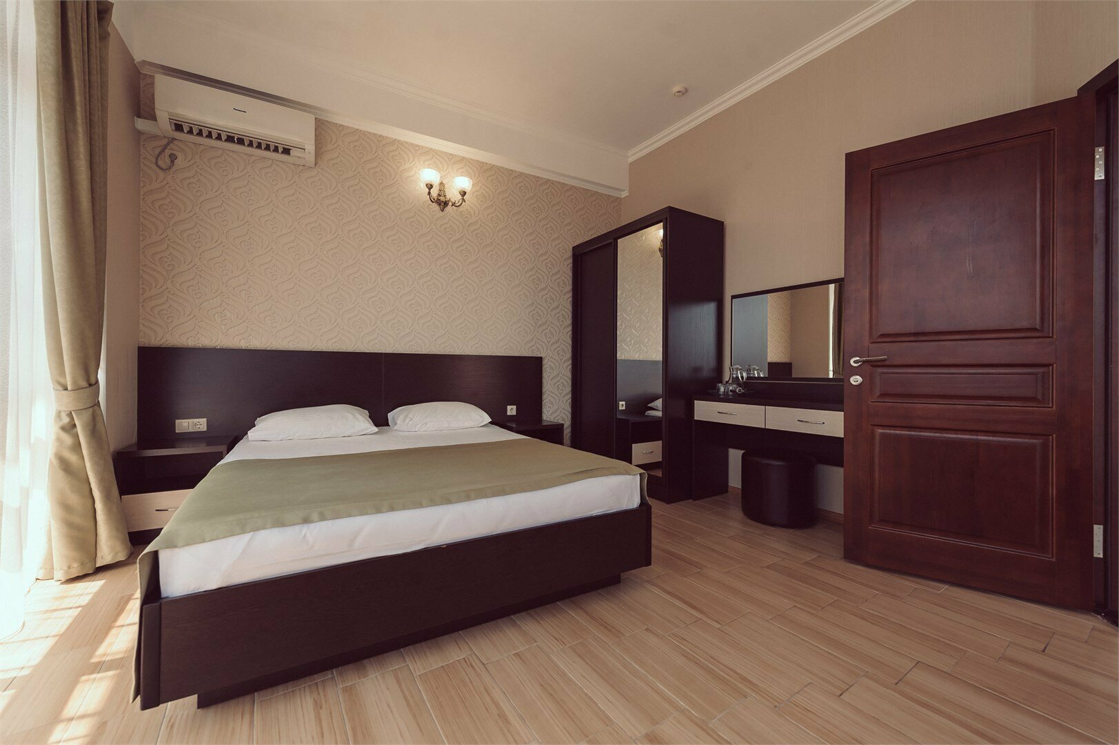 Люкс двухкомнатный с балконом