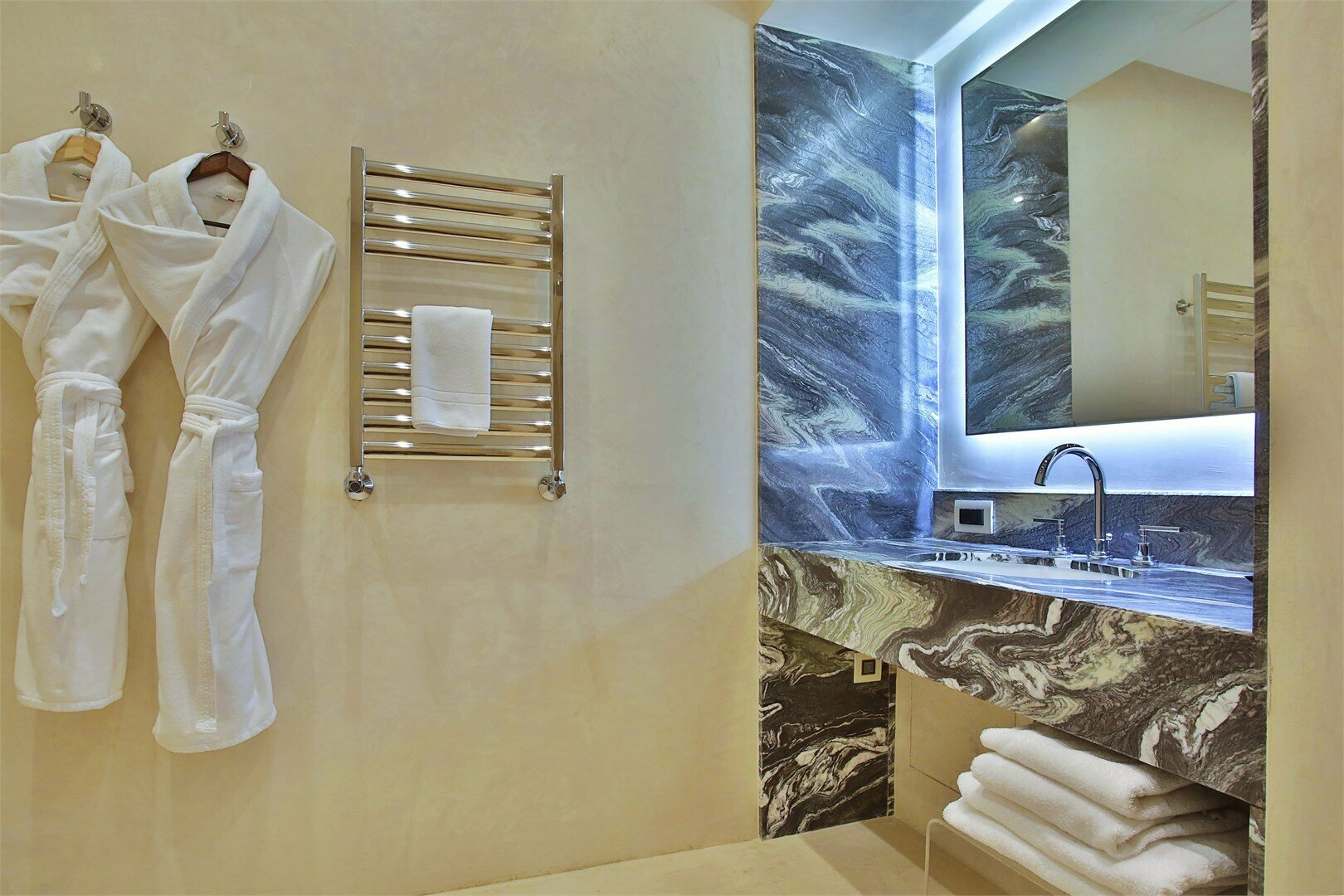 Junior suite - двухместный номер с одной или двумя кроватями