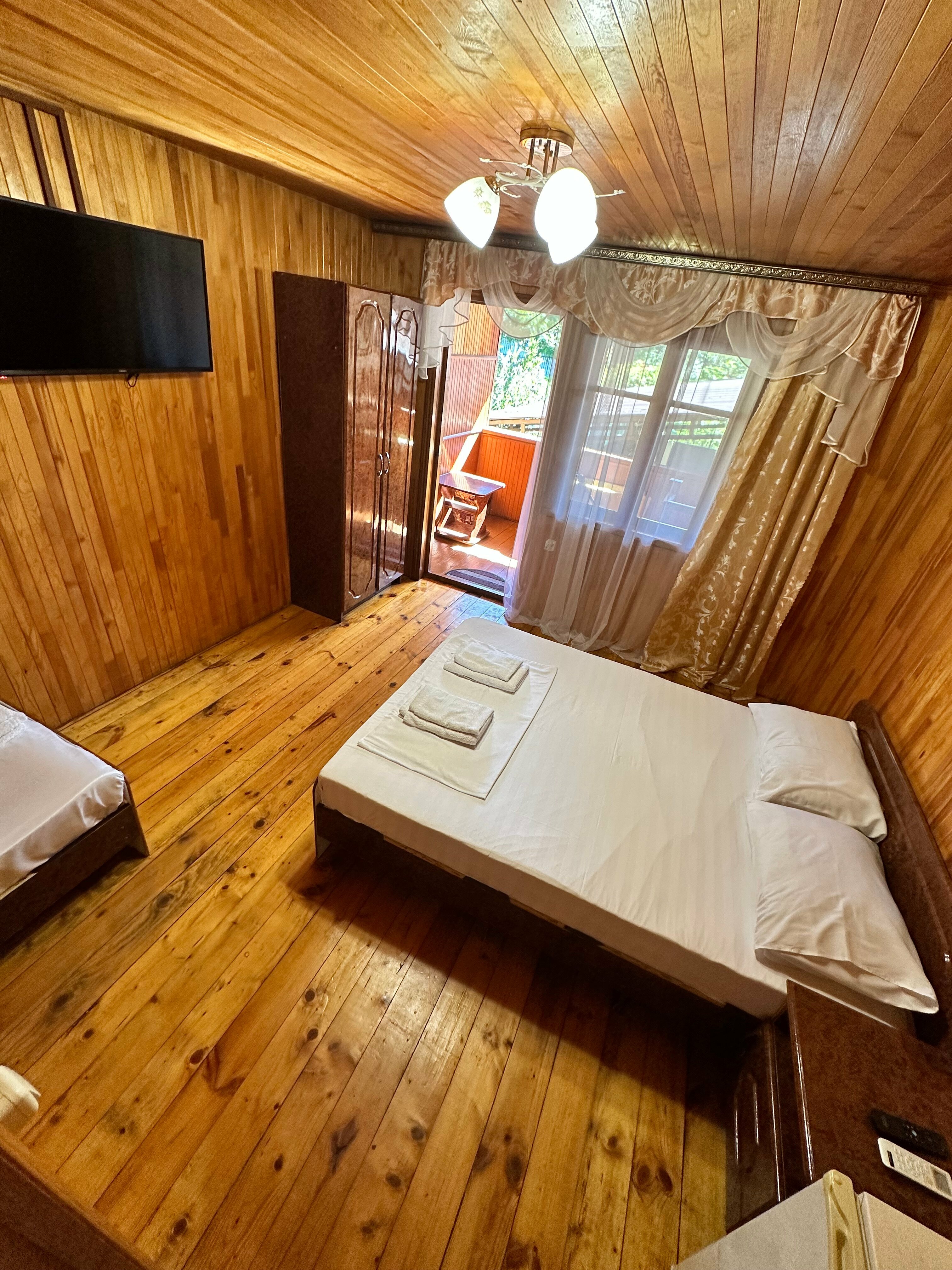 Трехместный номер «Комфорт» с душем