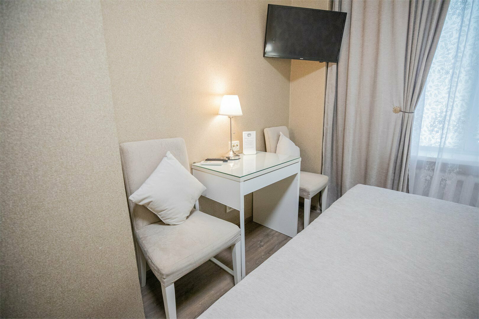 №6 Улучшенный двухместный номер (1 большая кровать или 2 односпальные кровати)