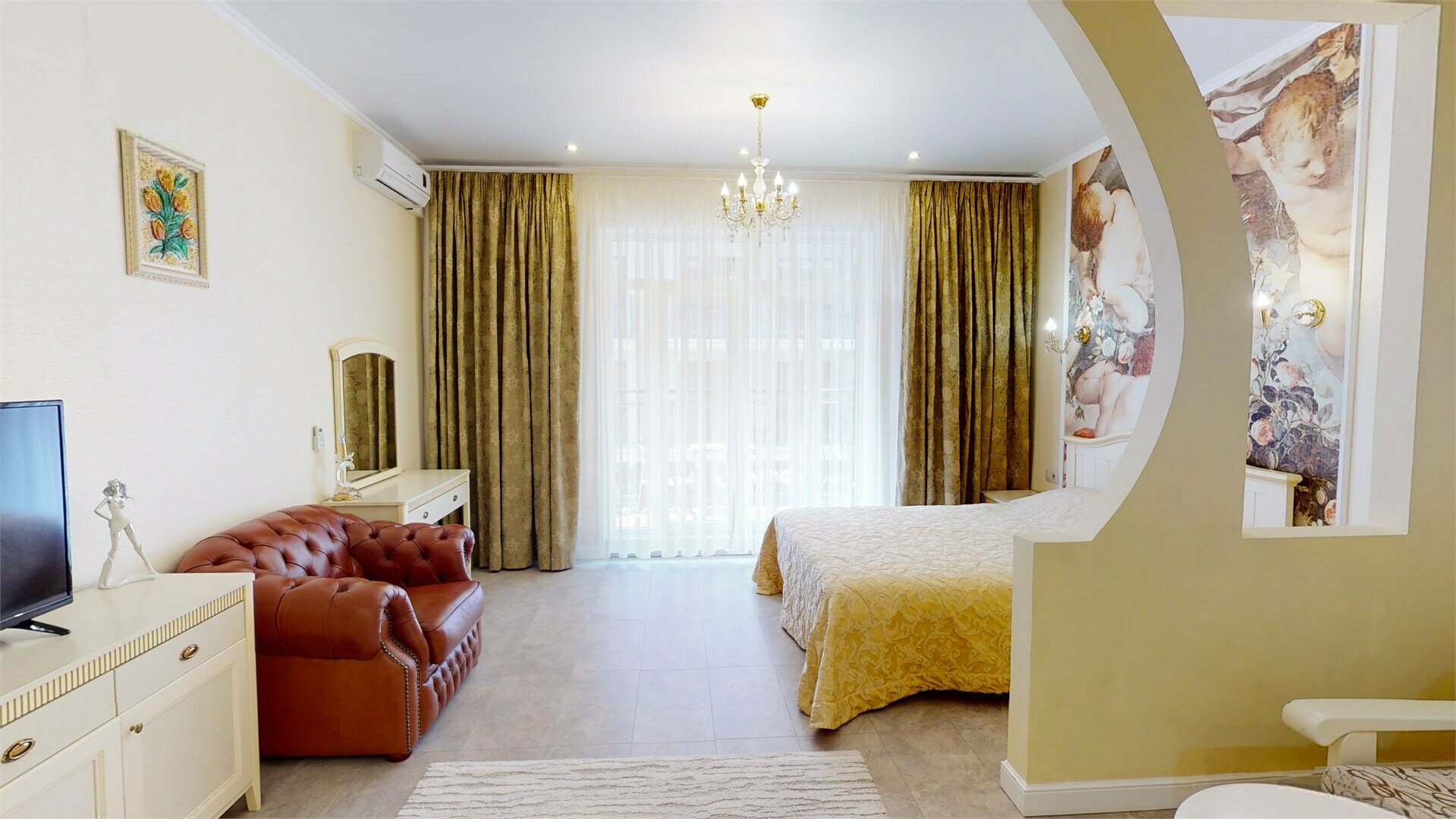 Апартаменты- Студио с балконом для троих