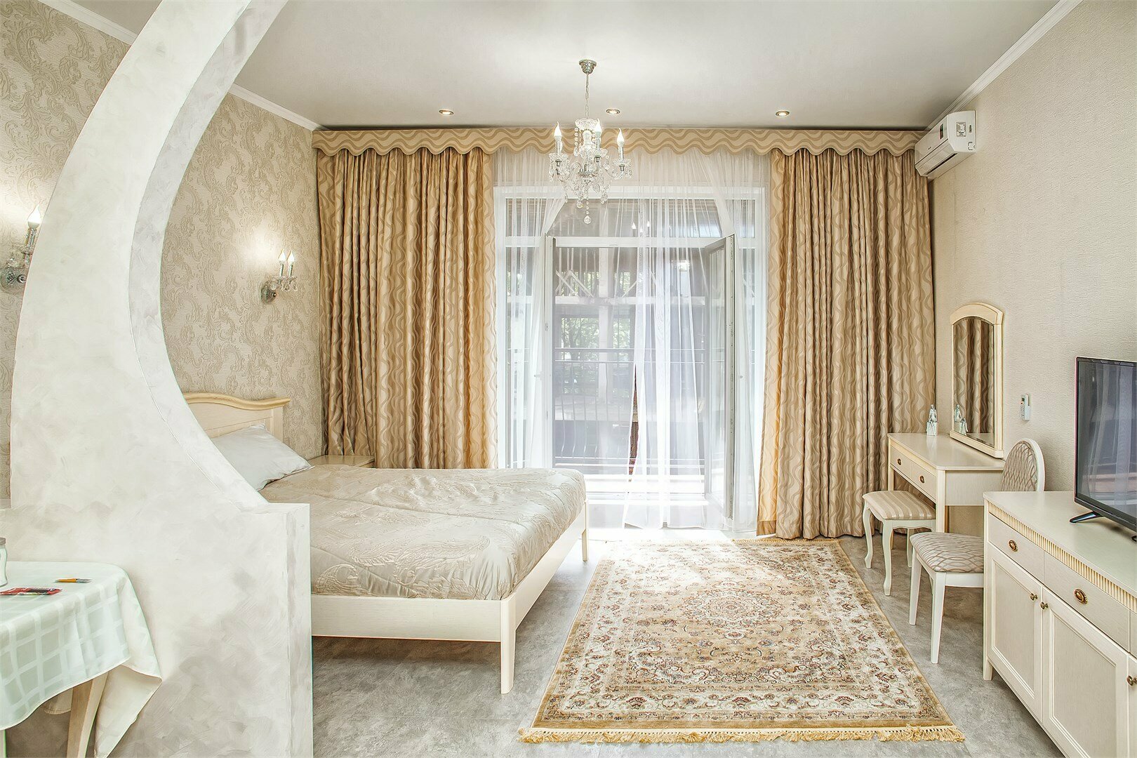 Апартаменты- Студио с балконом для троих