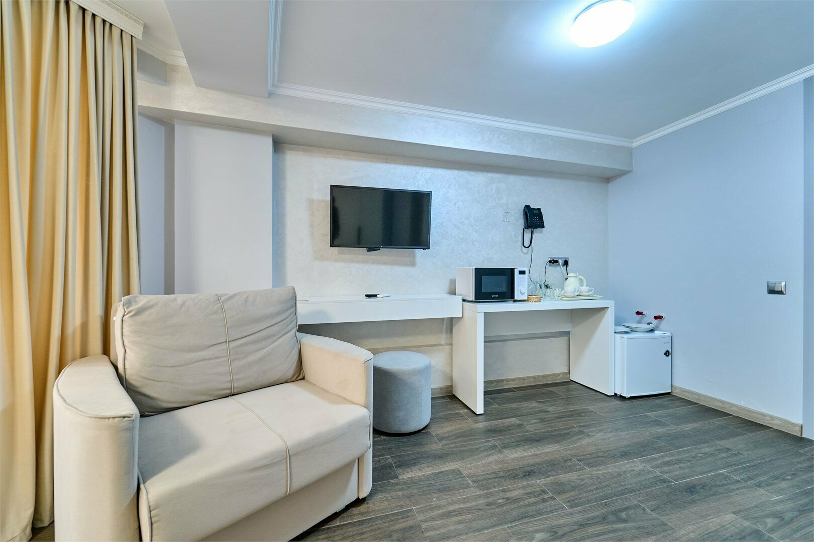 Комфорт улучшенный 2-х местный с креслом-кроватью.