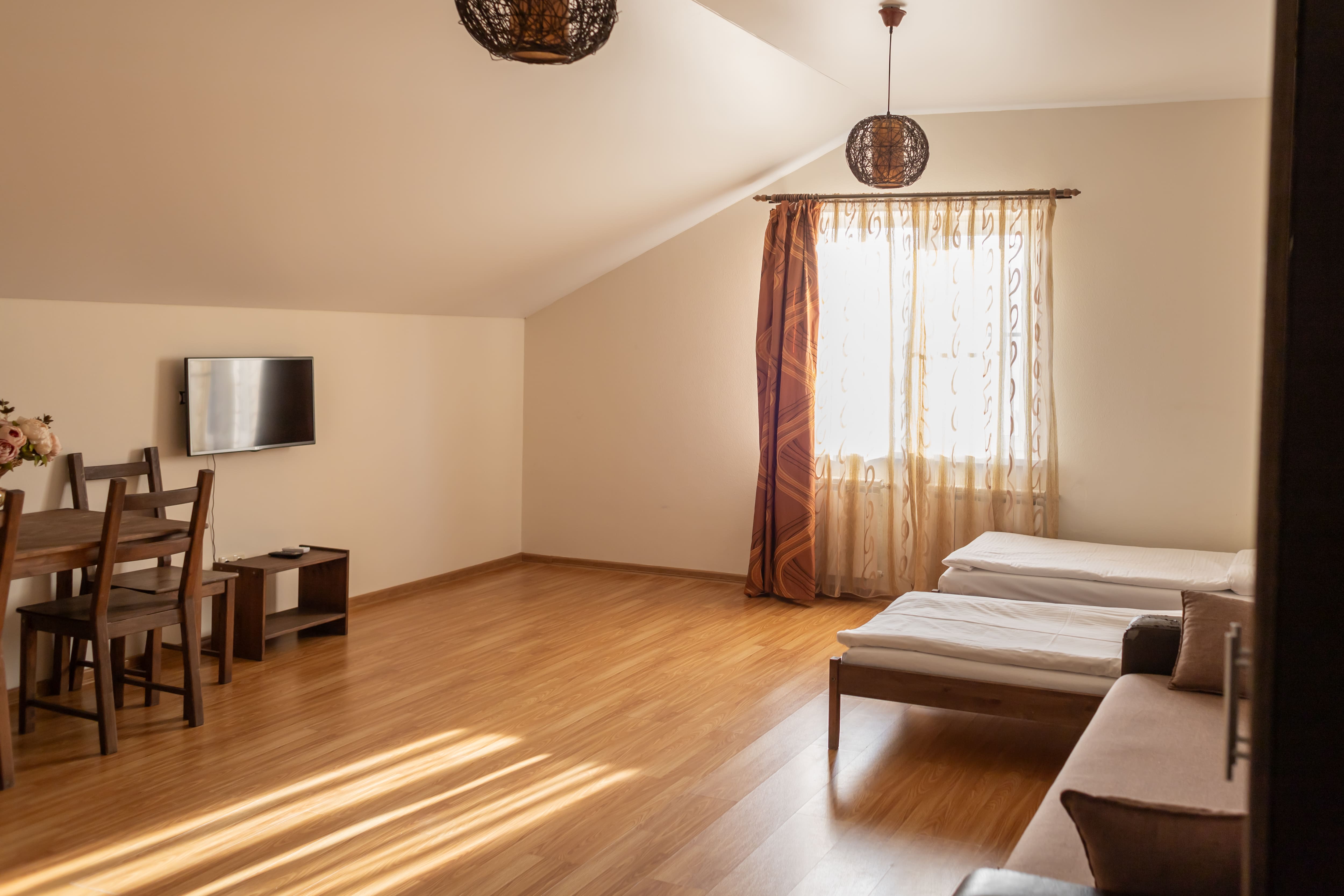 Стандарт 2-х комнатный с кухней, вид на озеро, лес, бассейн (4 этаж), до 6-ти гостей