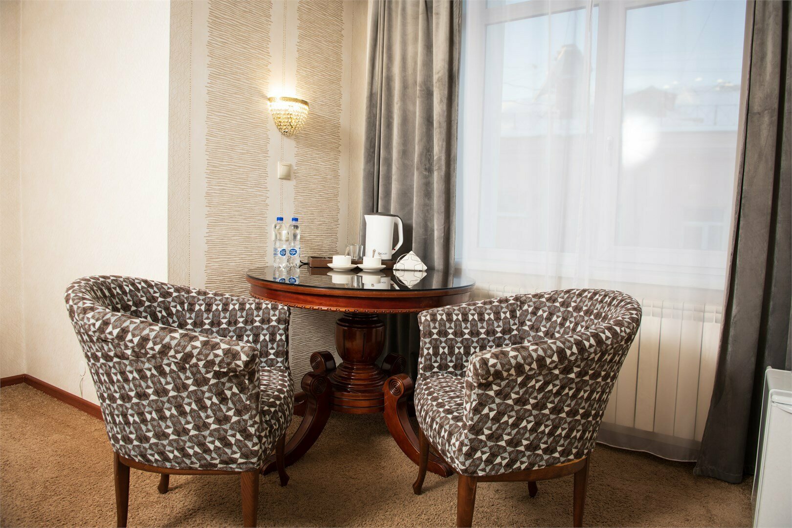 Джуниор Сюит