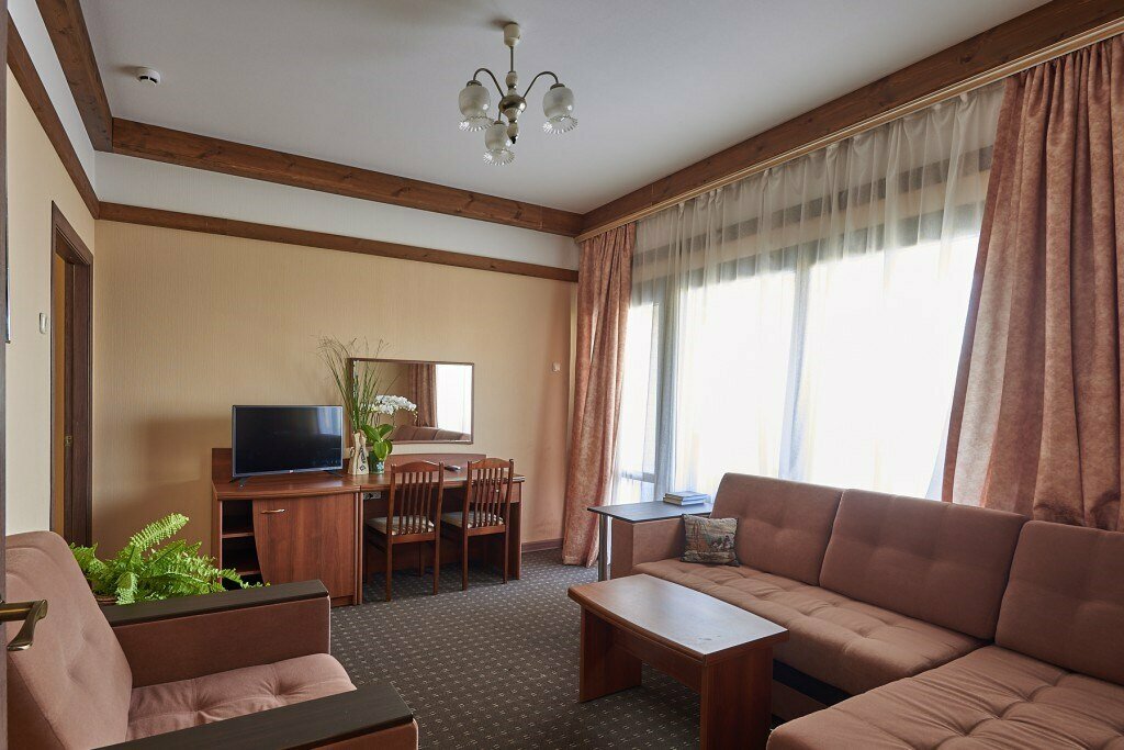 "Сьют макси" - трехкомнатный номер.