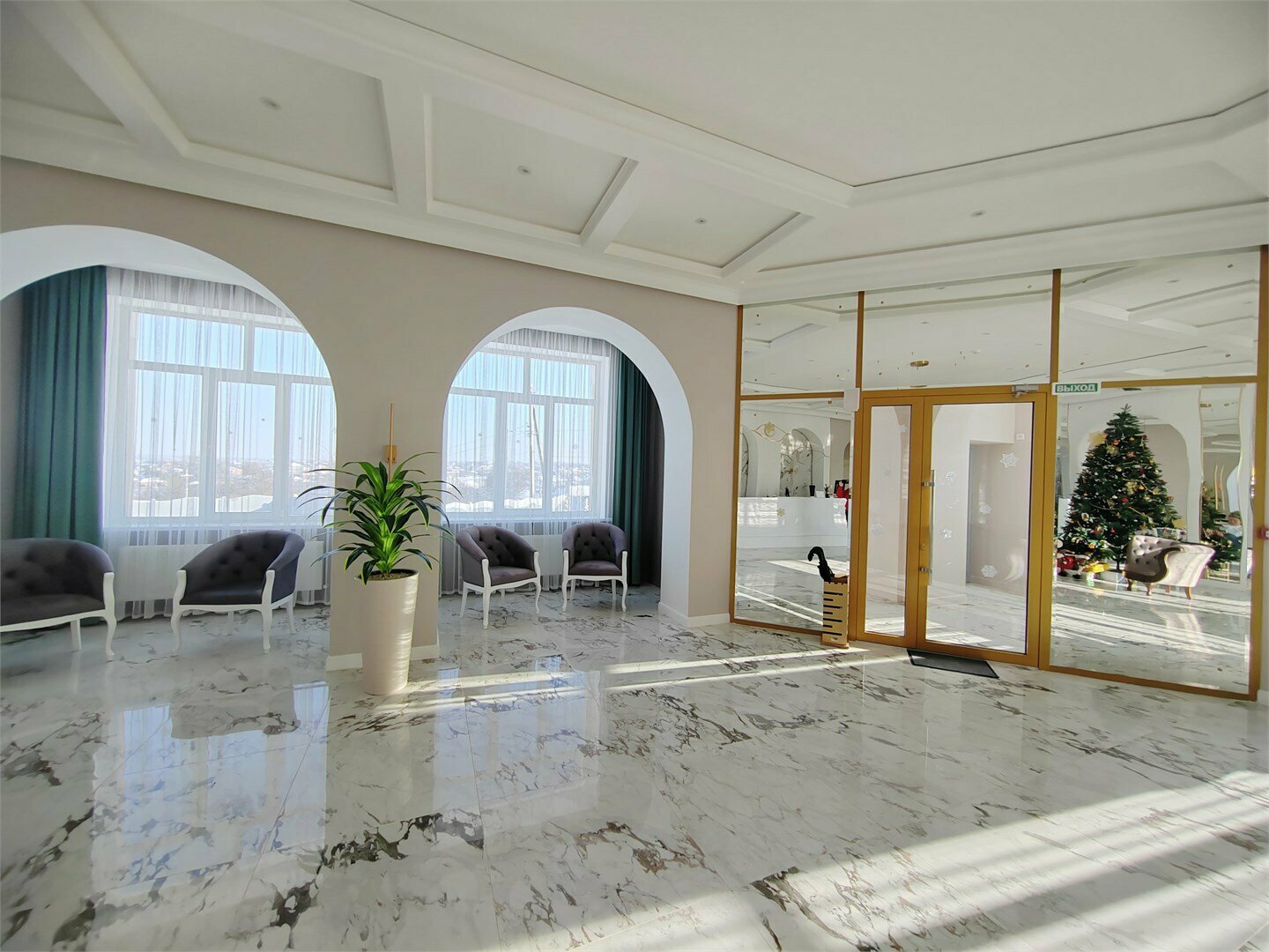 Небольшой двухместный номер с 2 отдельными кроватями