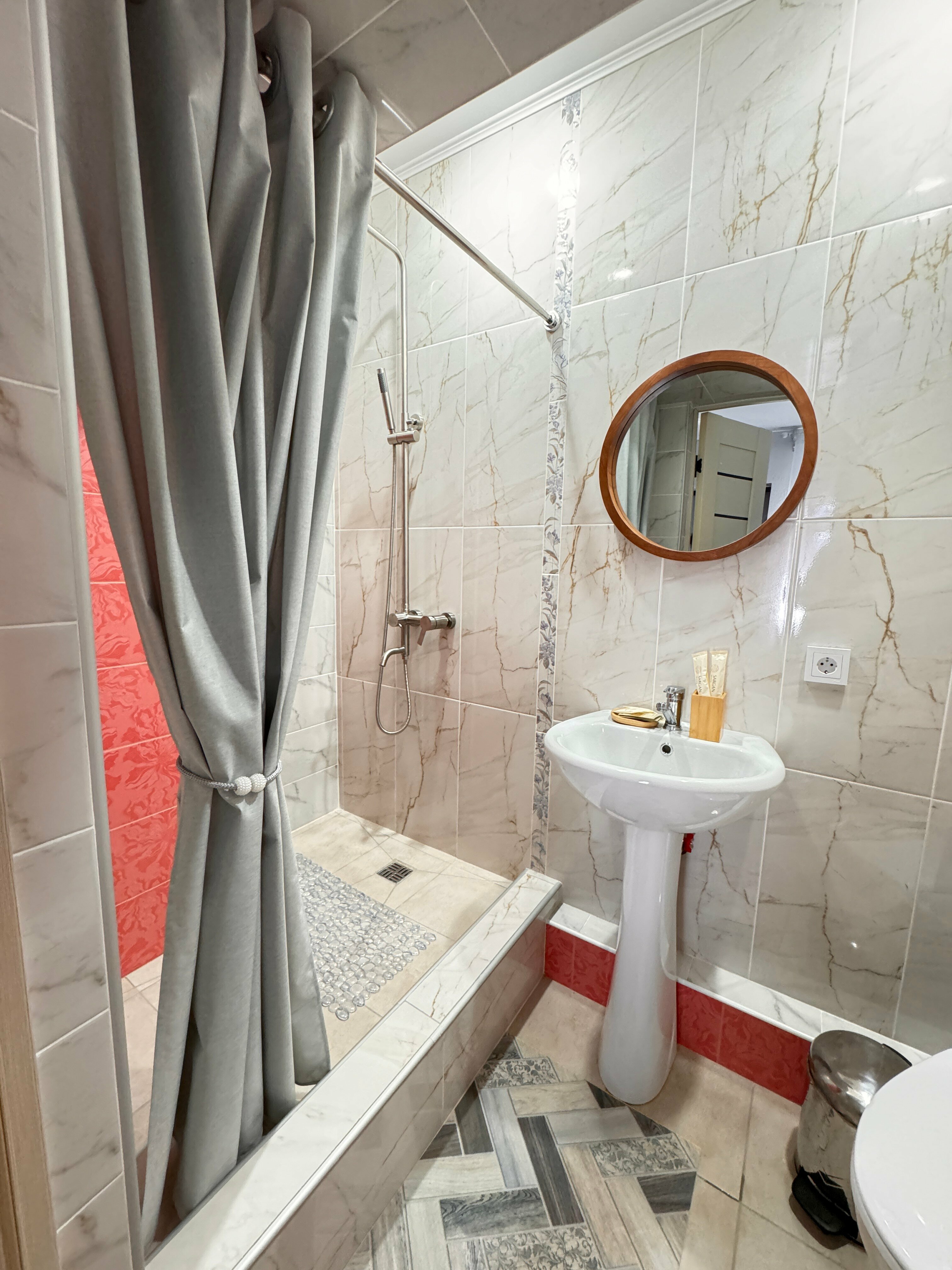 Трехместный номер с видом на сад