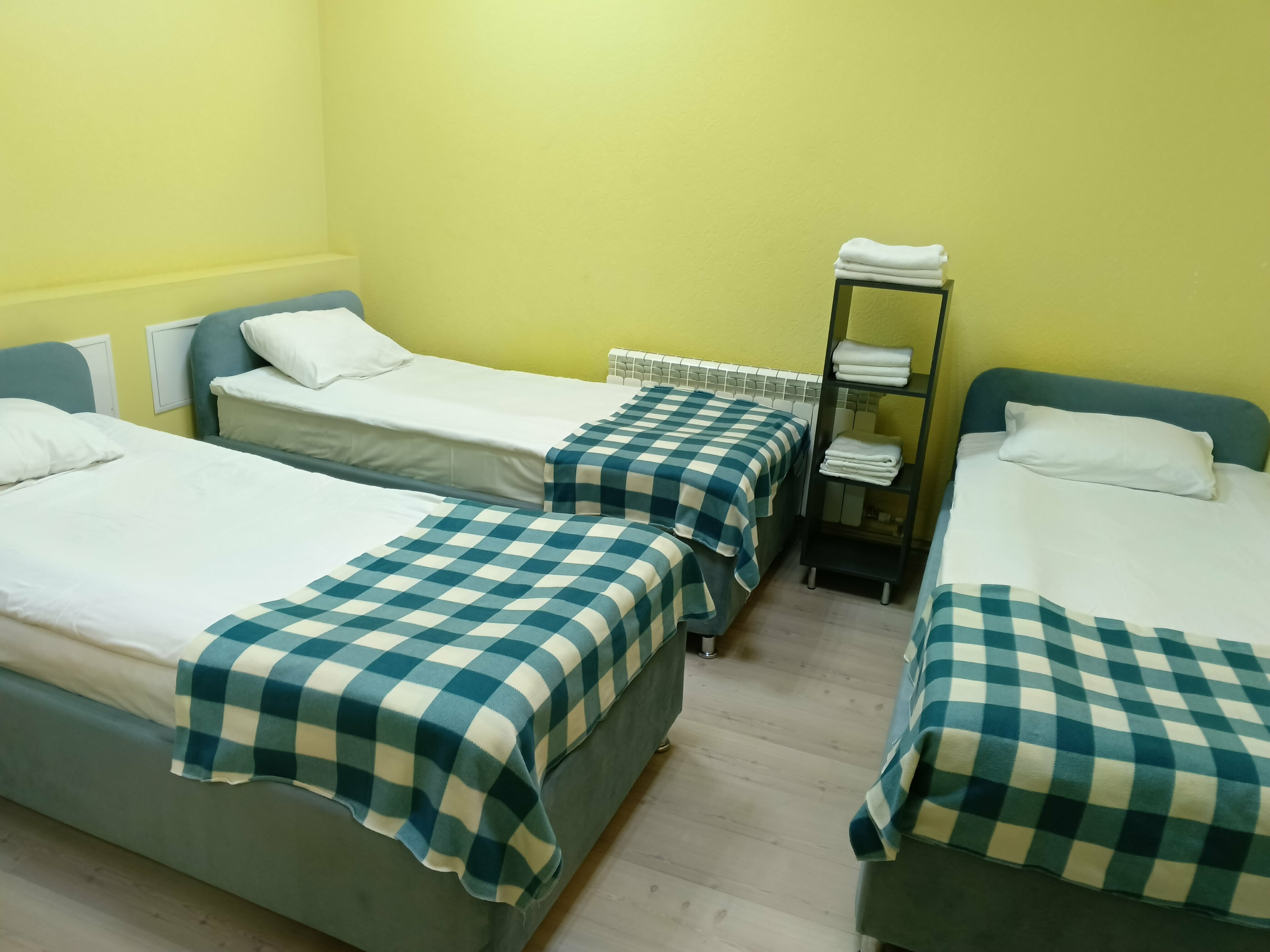 Односпальная кровать в общем номере