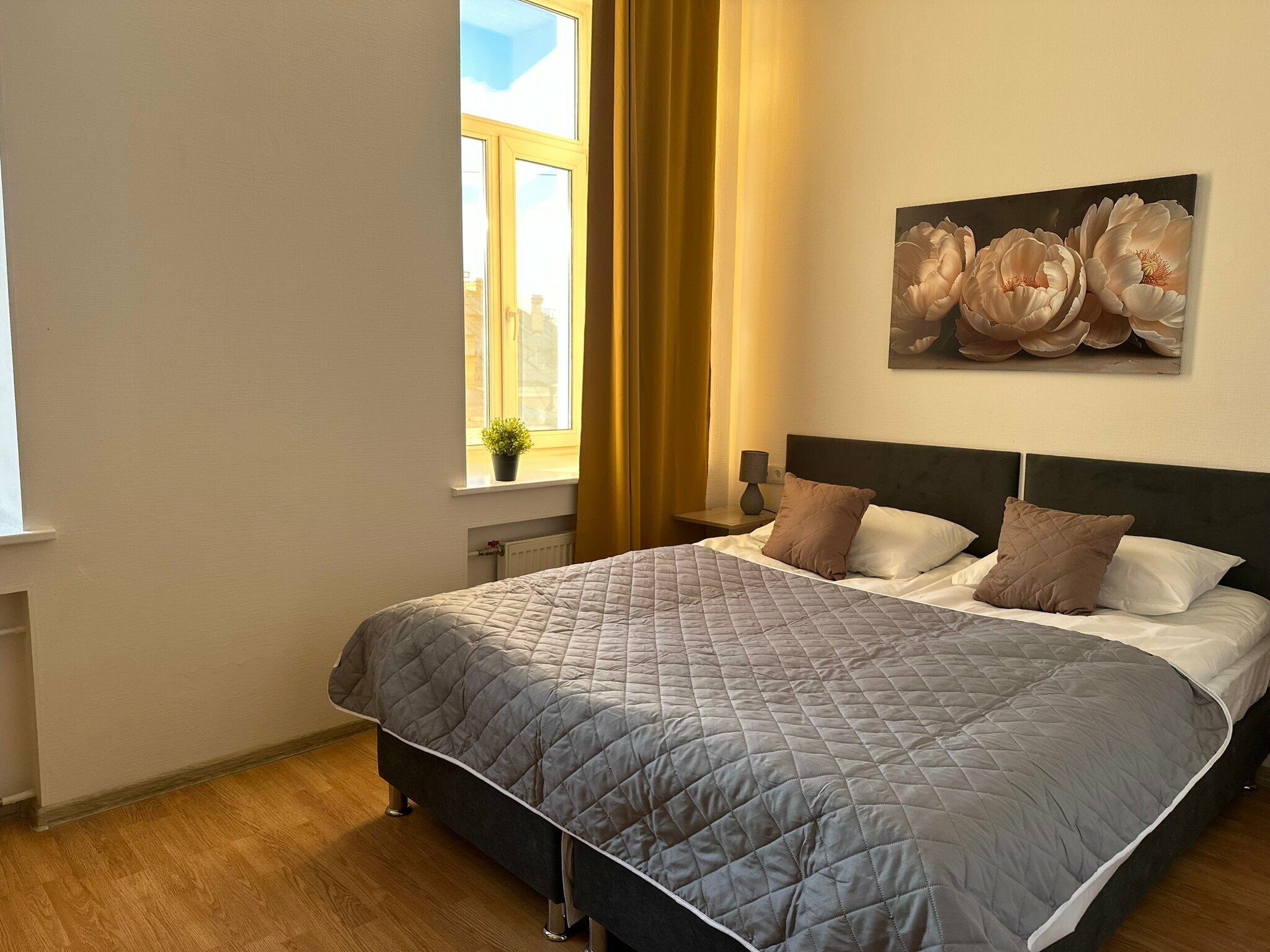 Двухместный стандарт с двуспальной или двумя односпальными кроватями на 5 этаже