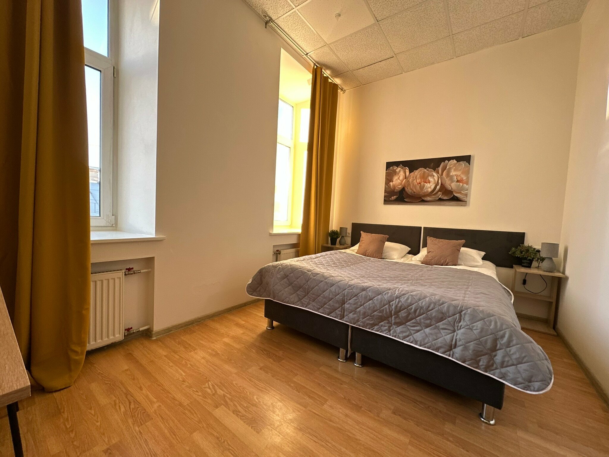 Двухместный стандарт с двуспальной или двумя односпальными кроватями на 5 этаже