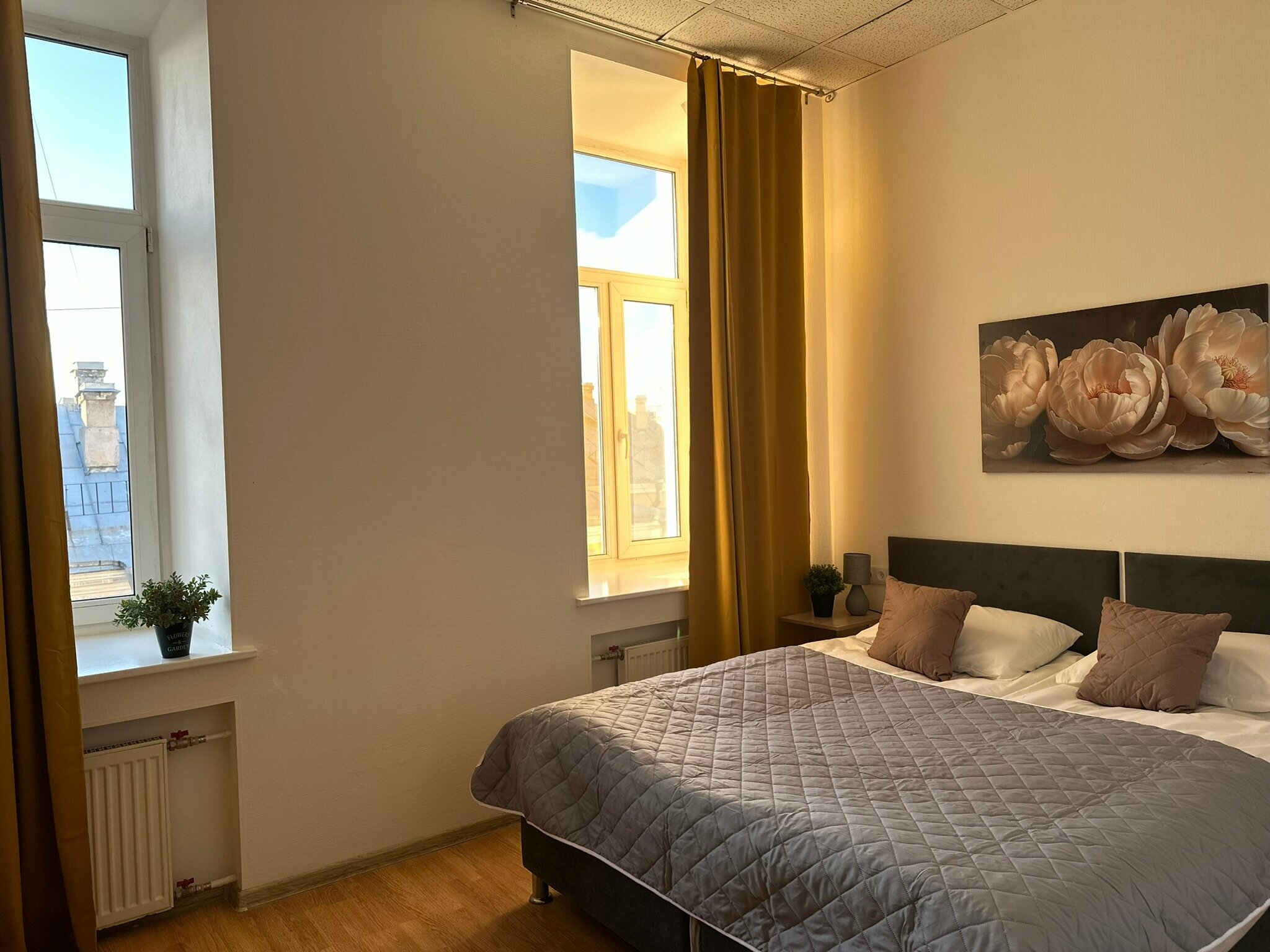 Двухместный стандарт с двуспальной или двумя односпальными кроватями на 5 этаже