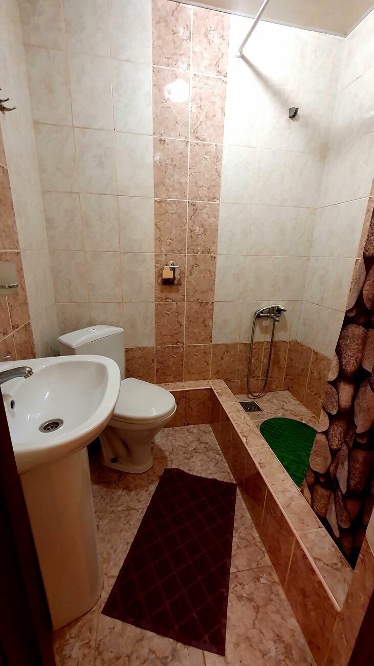 Трехместный номер «Комфорт» с душем