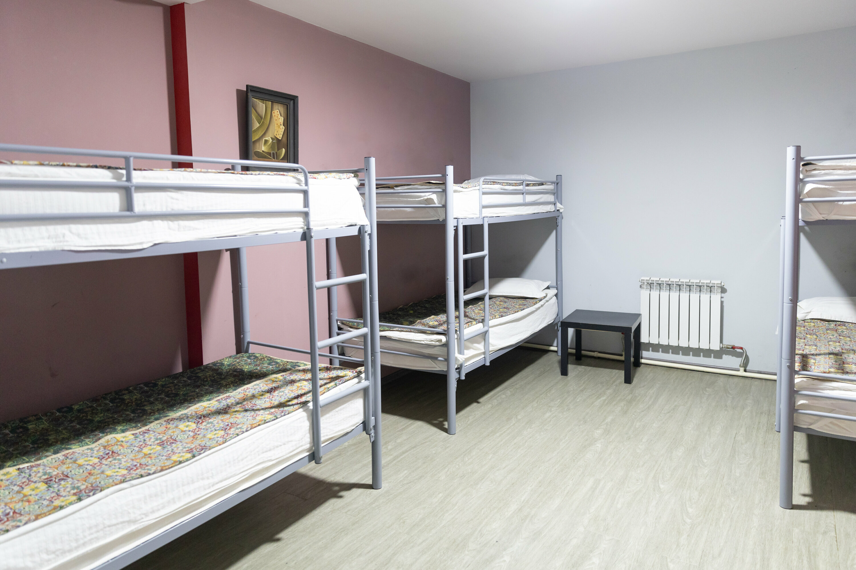 Кровать в общем 4-местном номере для мужчин и женщин