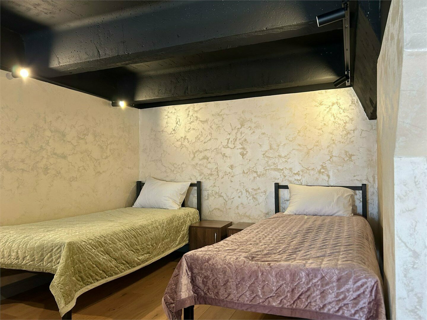 Кровать в общем номере для мужчин с 4 кроватями (койка-место)