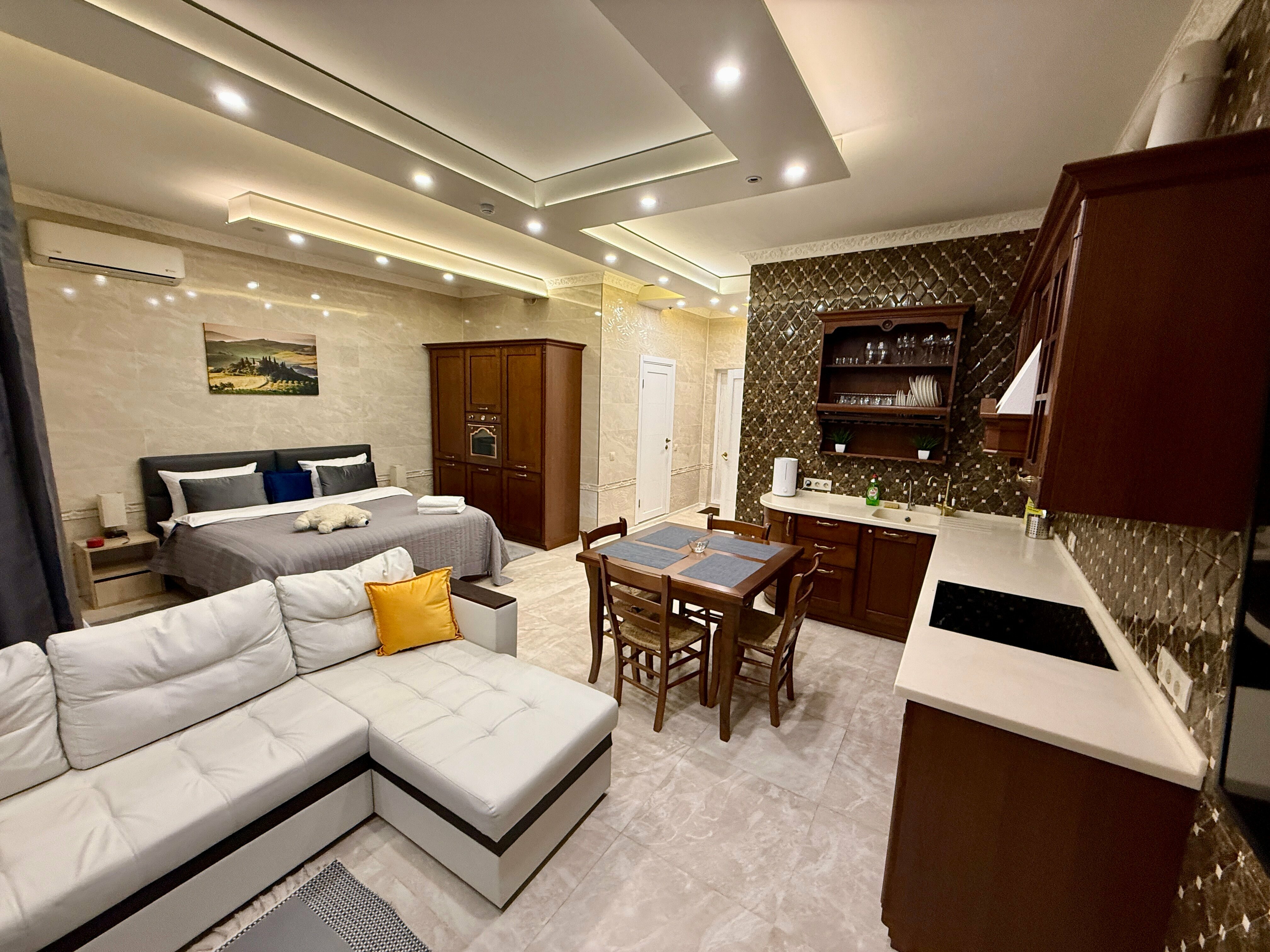 Люкс с кроватью размера «king-size» и балконом