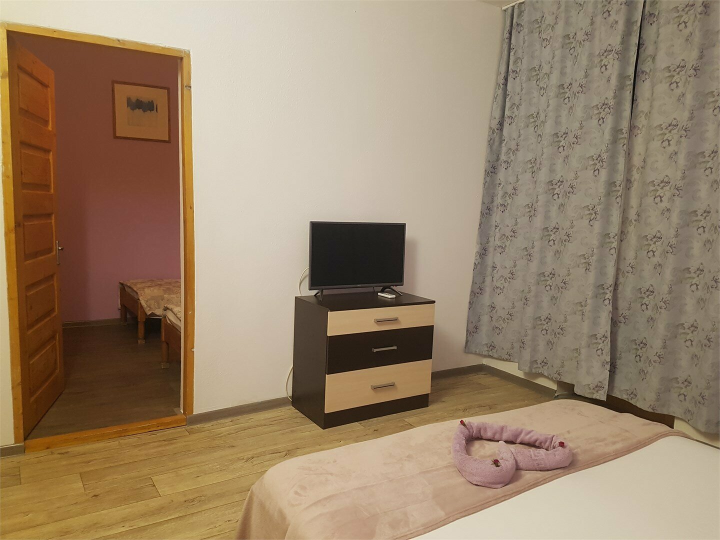 Семейный номер с видом на сад