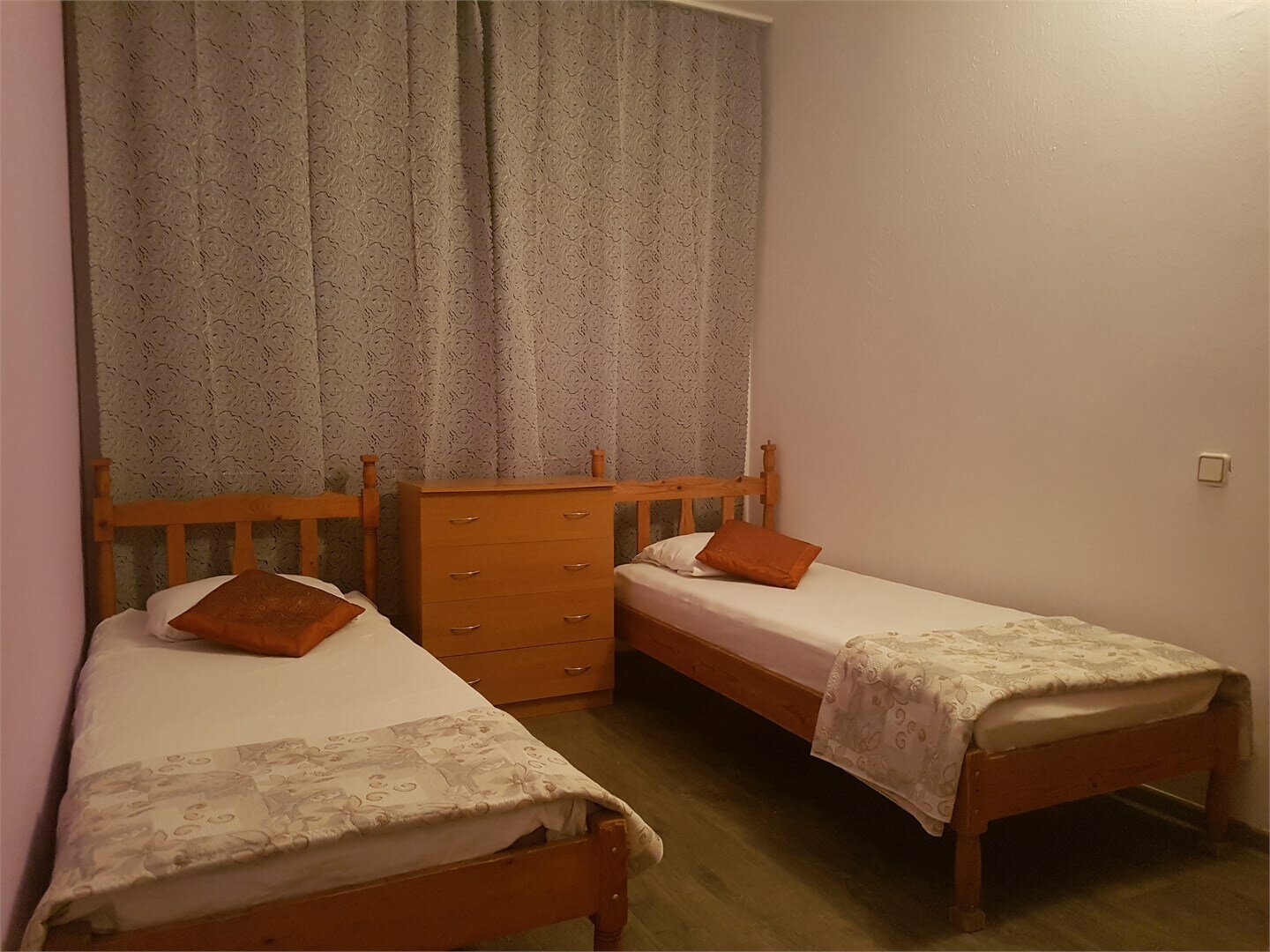 Семейный номер с видом на сад