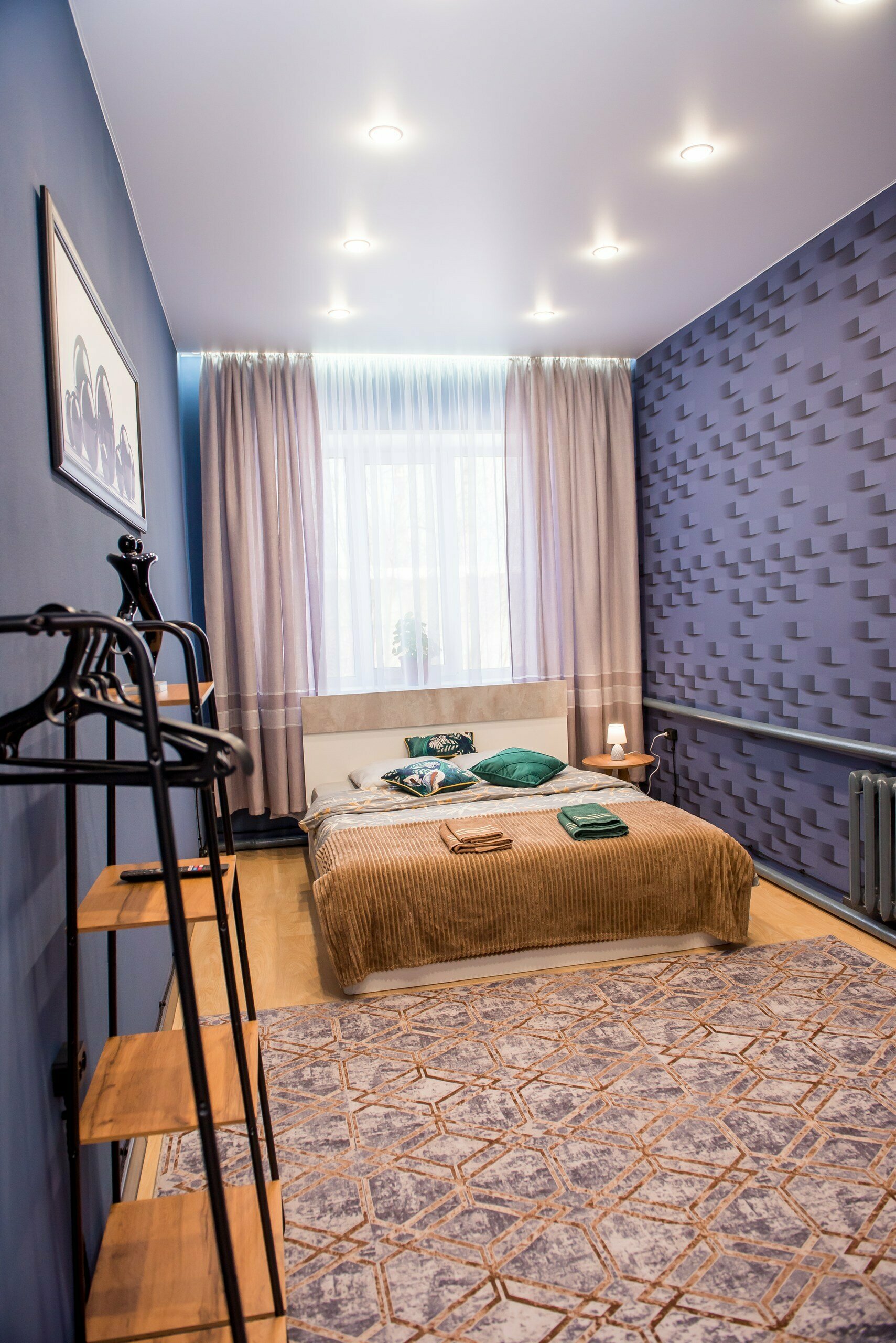 Двухместный номер с двуспальной кроватью и дополнительной кроватью