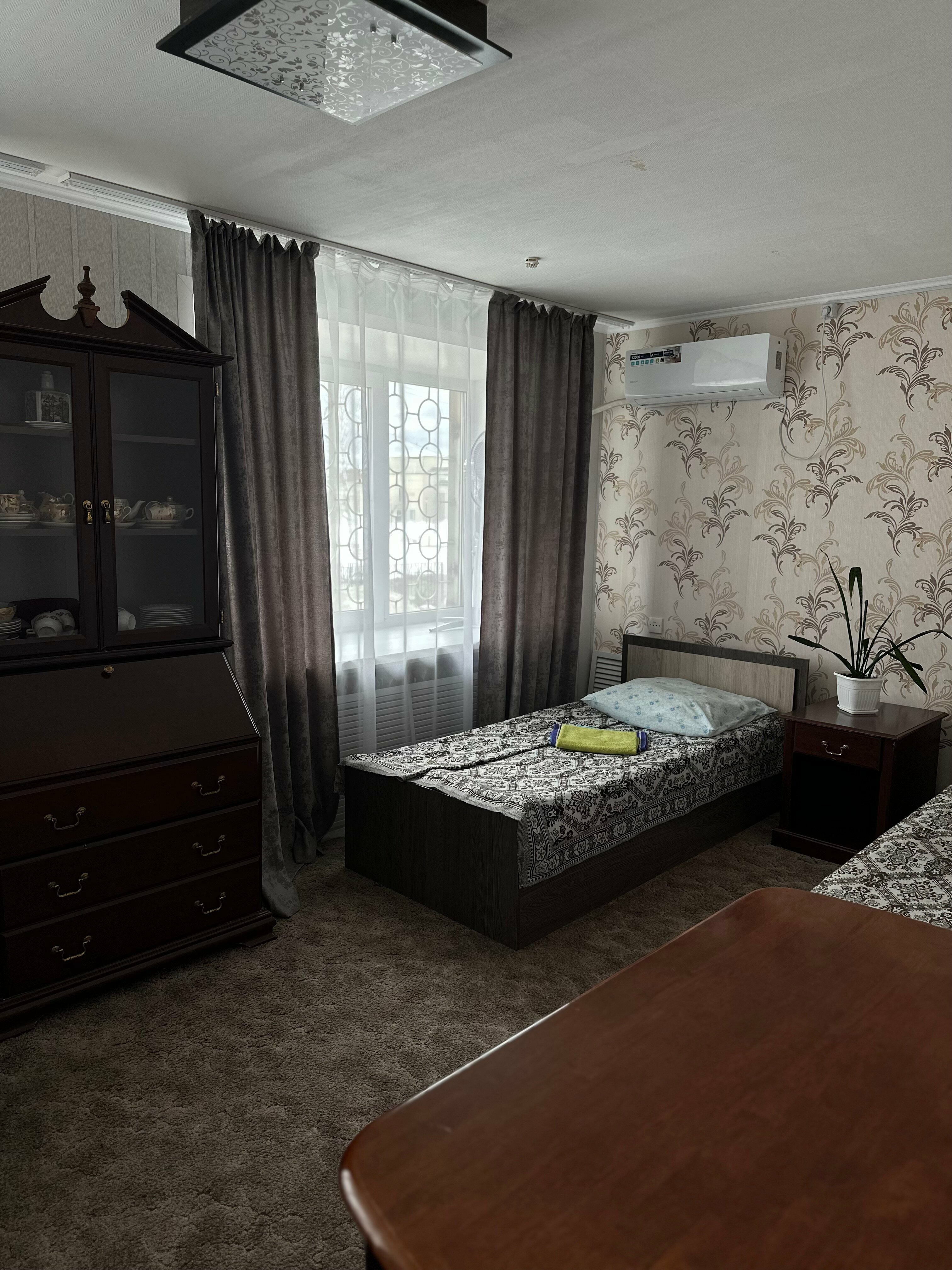 Шестиместный