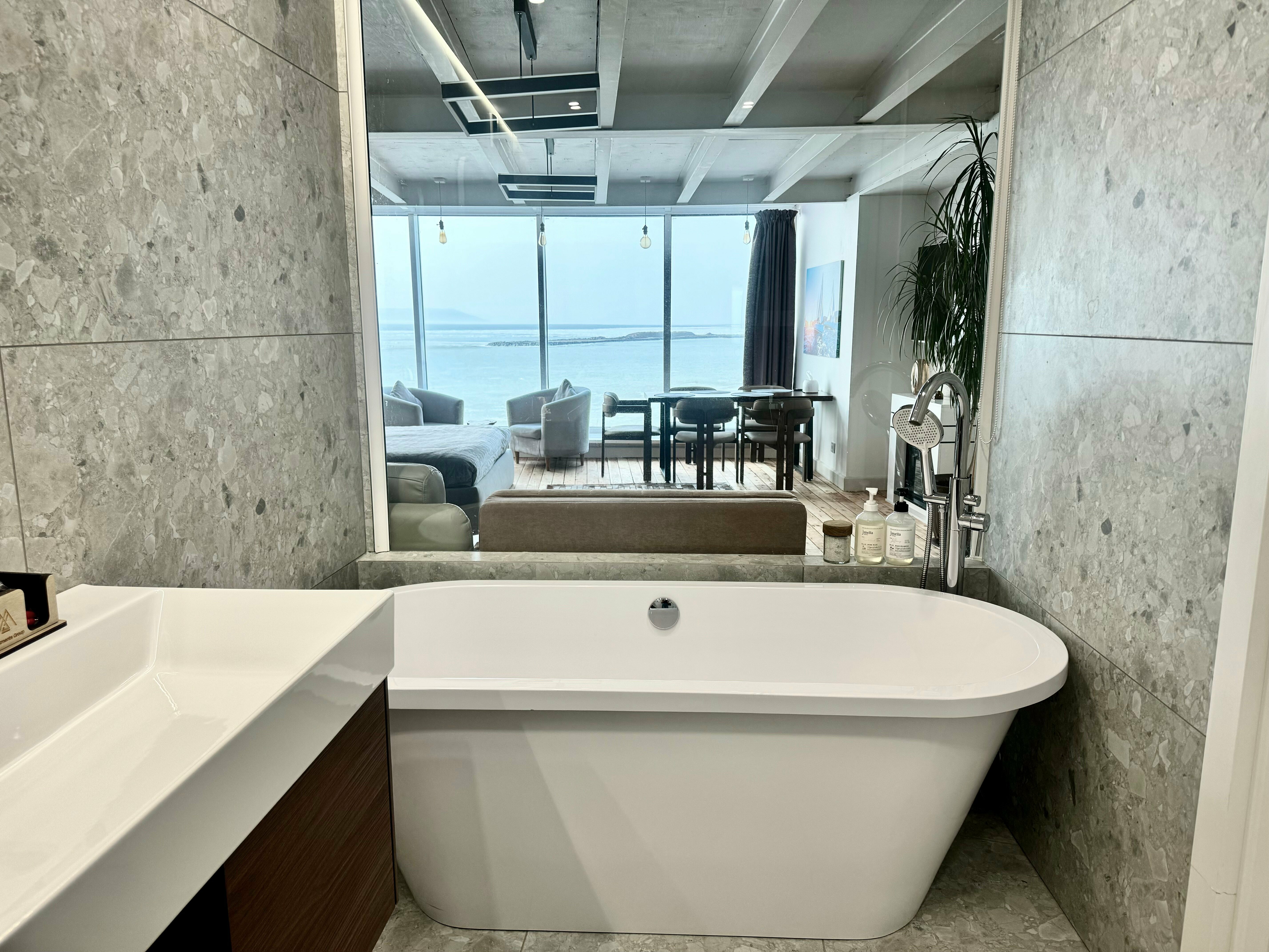 Семейный номер с видом на море