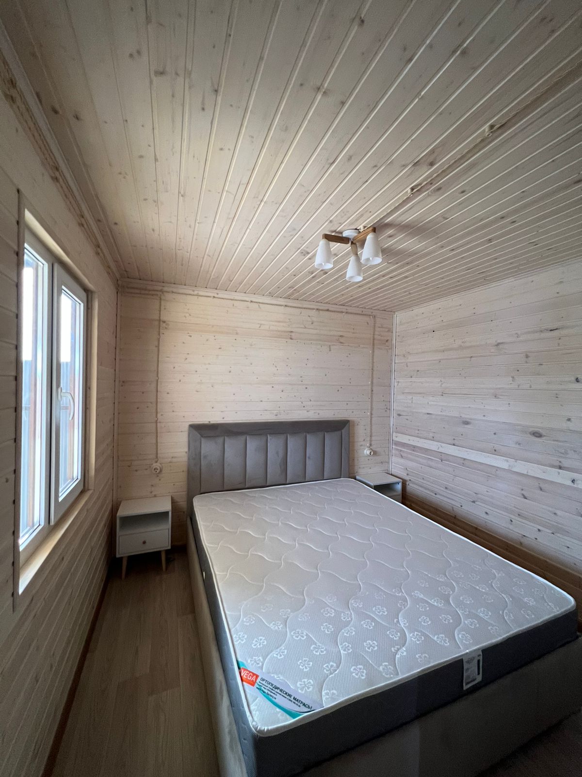 Двухместный номер с двуспальной кроватью и дополнительной кроватью