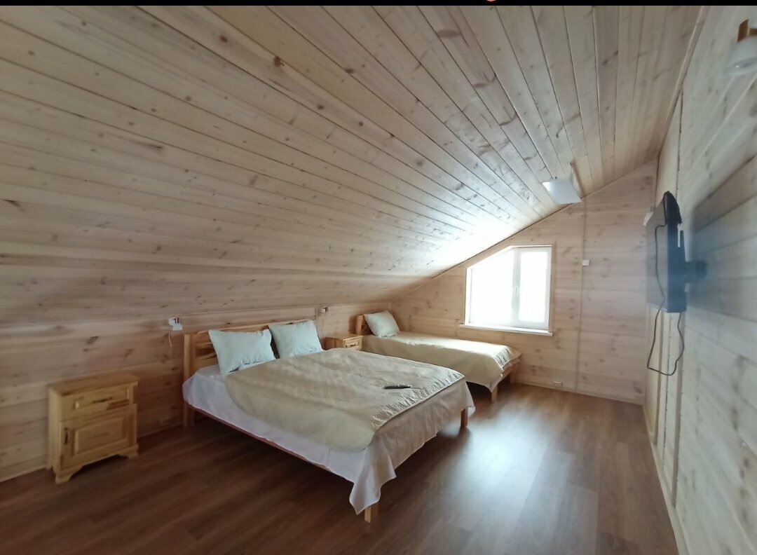 Деревянный коттедж (половина 3П), 2 этажа на 3 человека