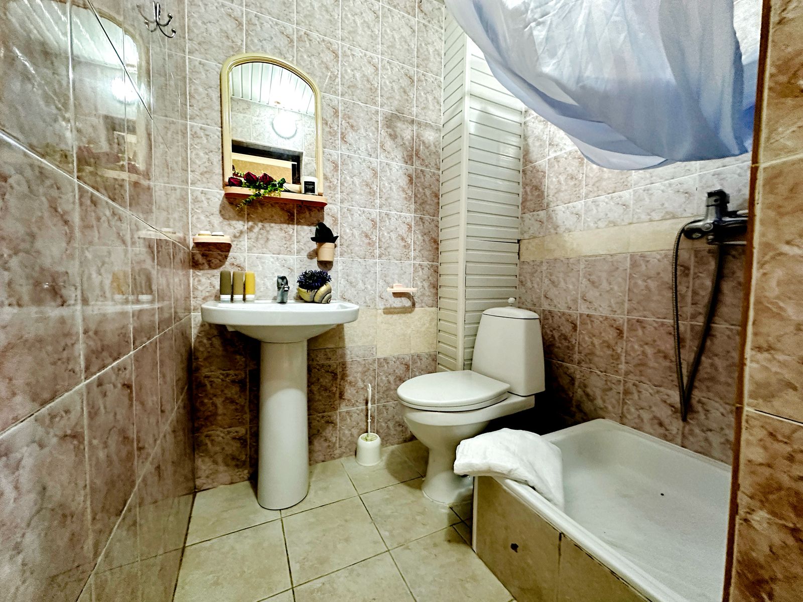 Двухместный номер с 2 отдельными кроватями и балконом