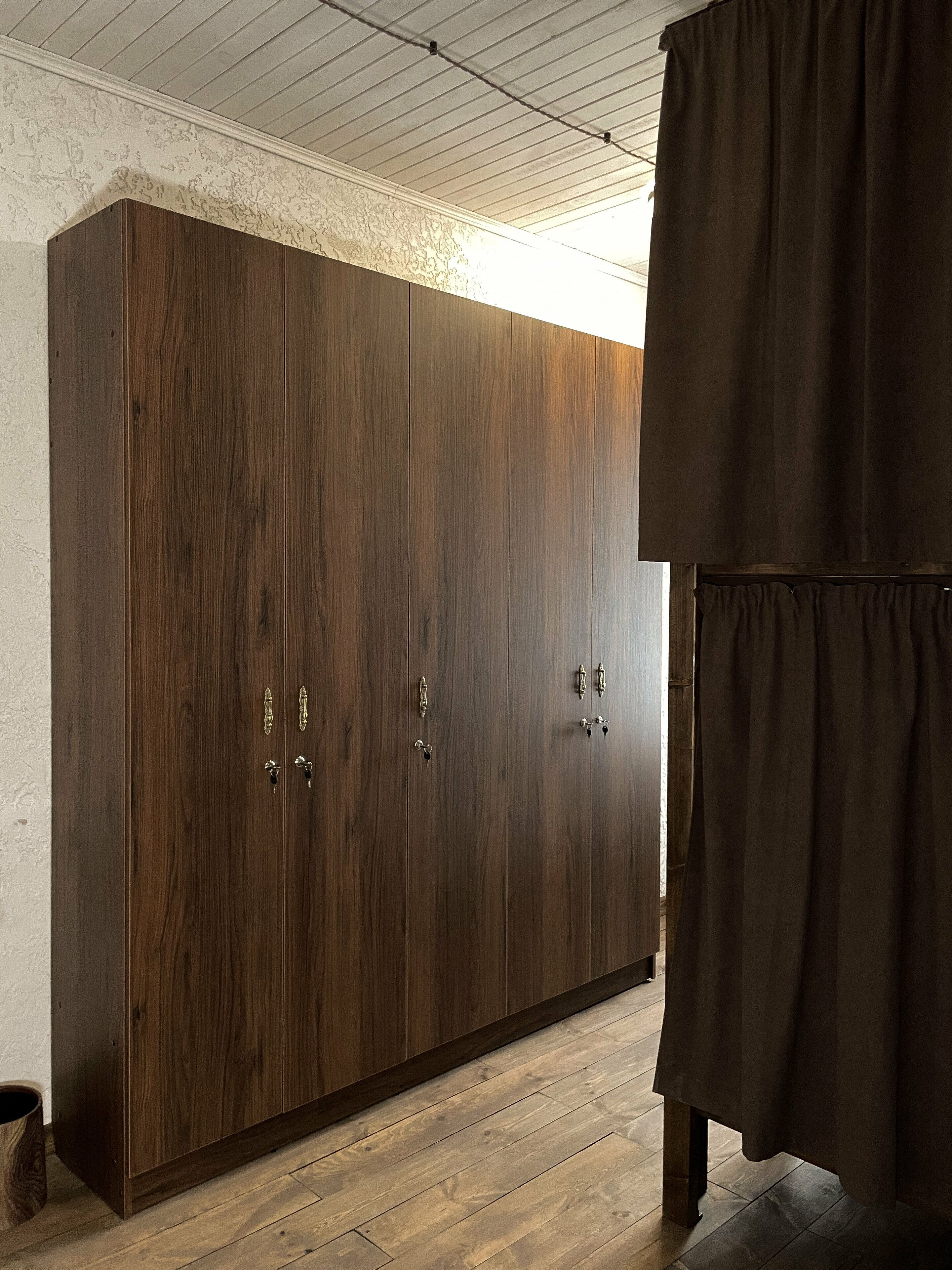 Общий номер для мужчин и женщин с 8 кроватями