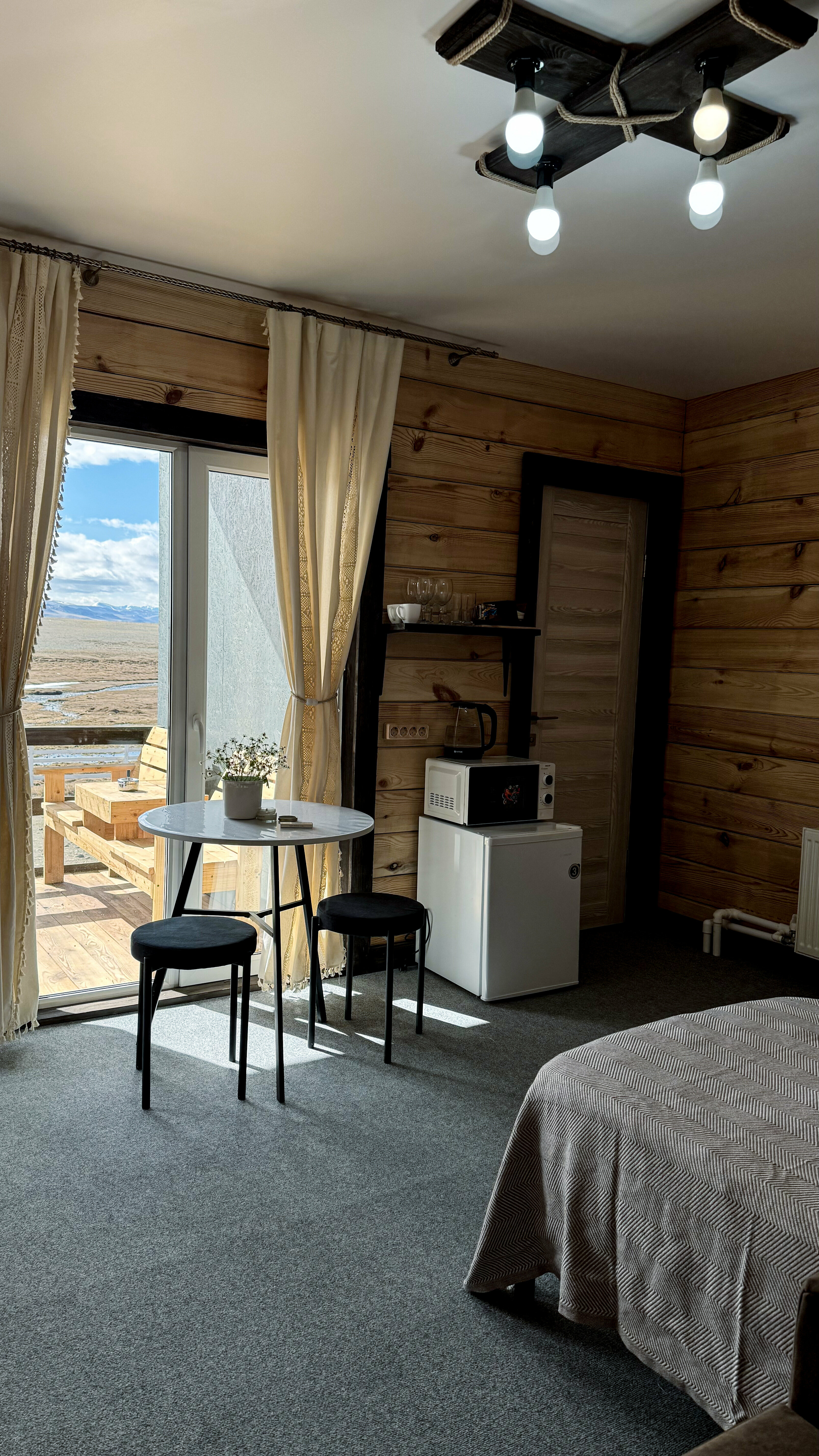 Четырехместный номер с видом на горы