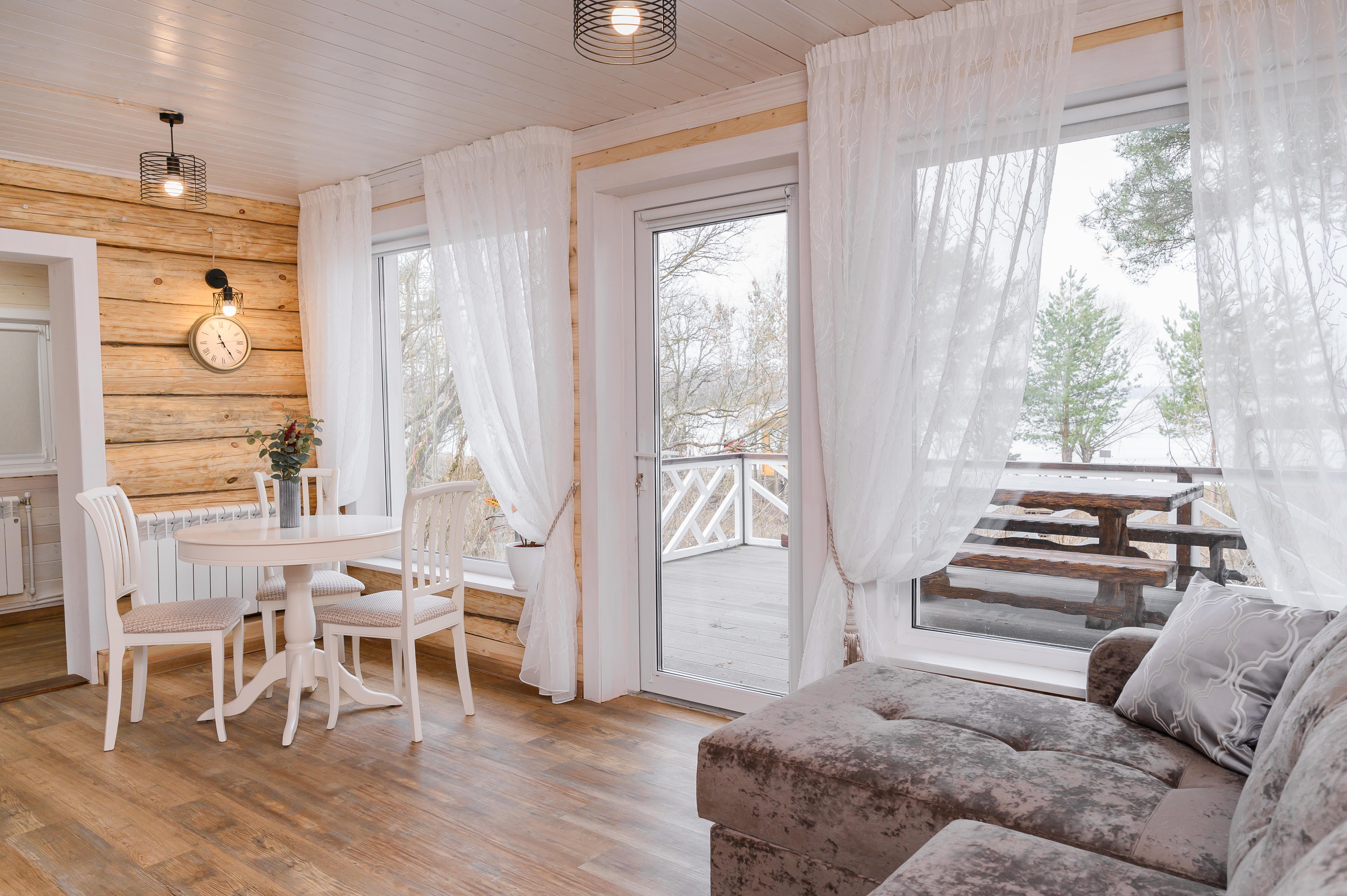 Двухэтажный коттедж с террасой