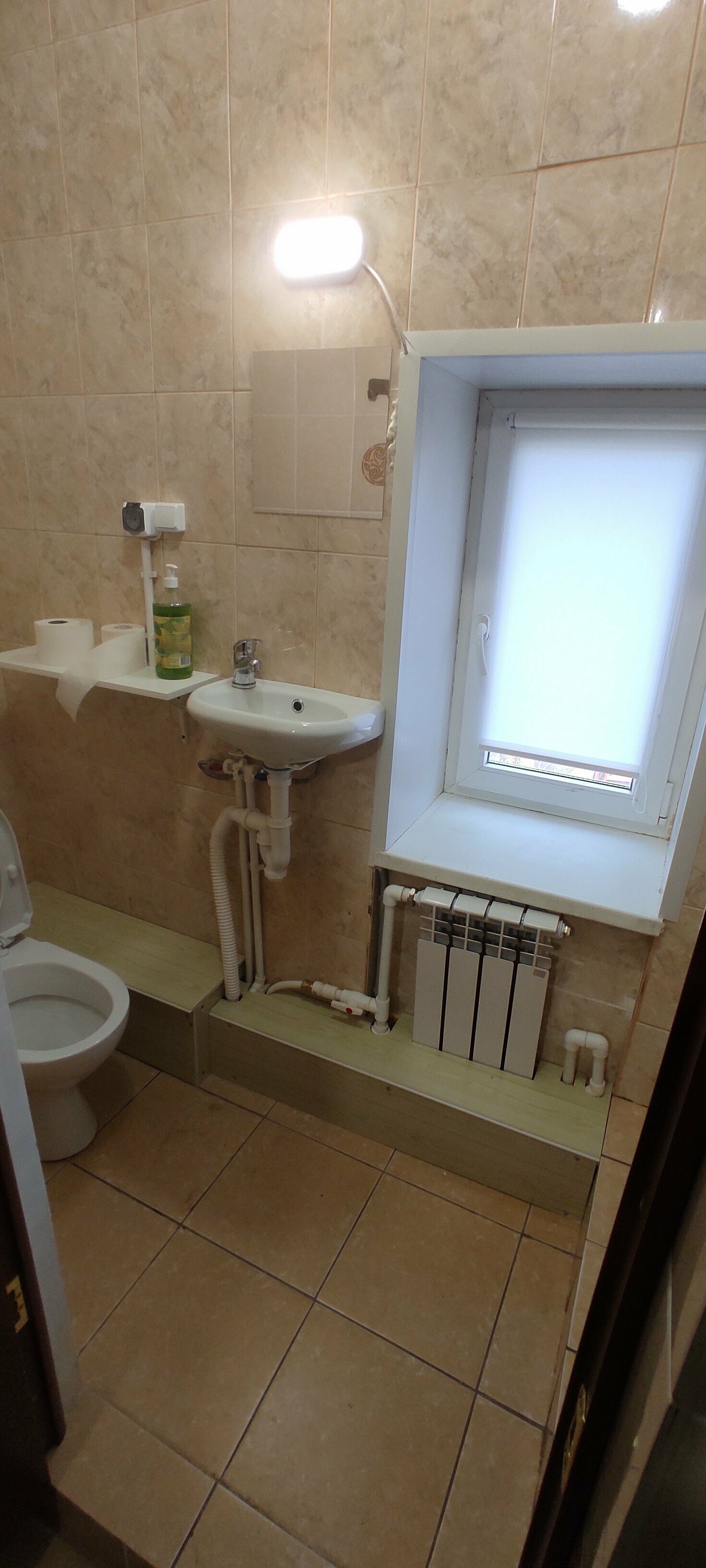 "Окно в Саблино", комната, эконом, трехместная, односпальные кровати + кресло-кровать, Wi-Fi, удобства на 5 комнат, 15 кв/м, 2 этаж