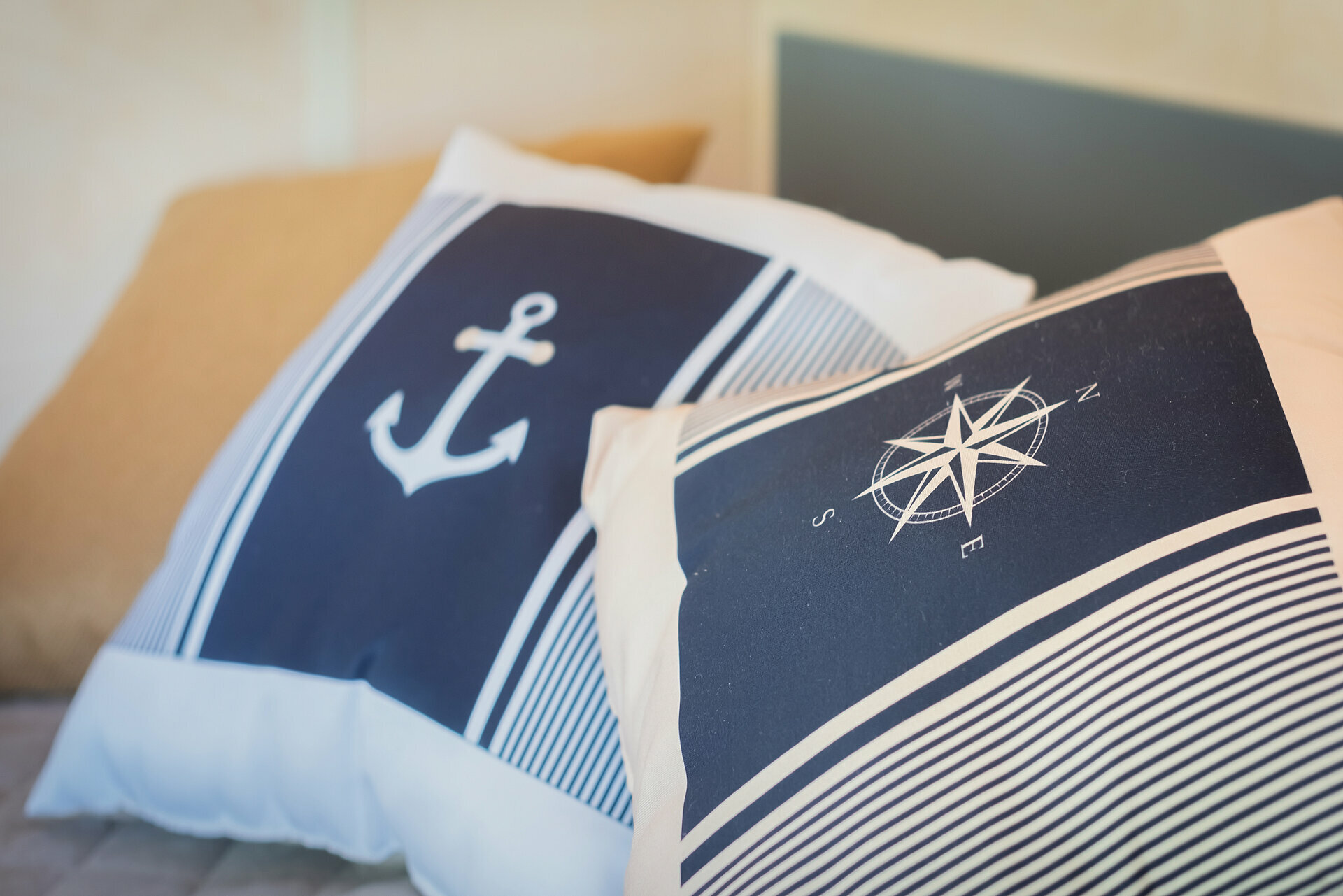 Хаусбот на воде двухкомнатный