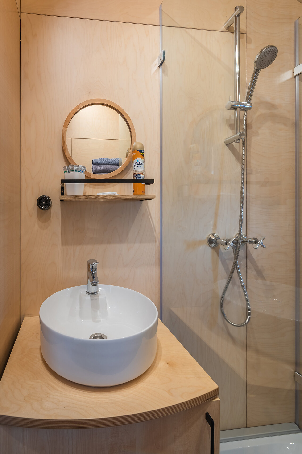 Хаусбот на воде двухкомнатный