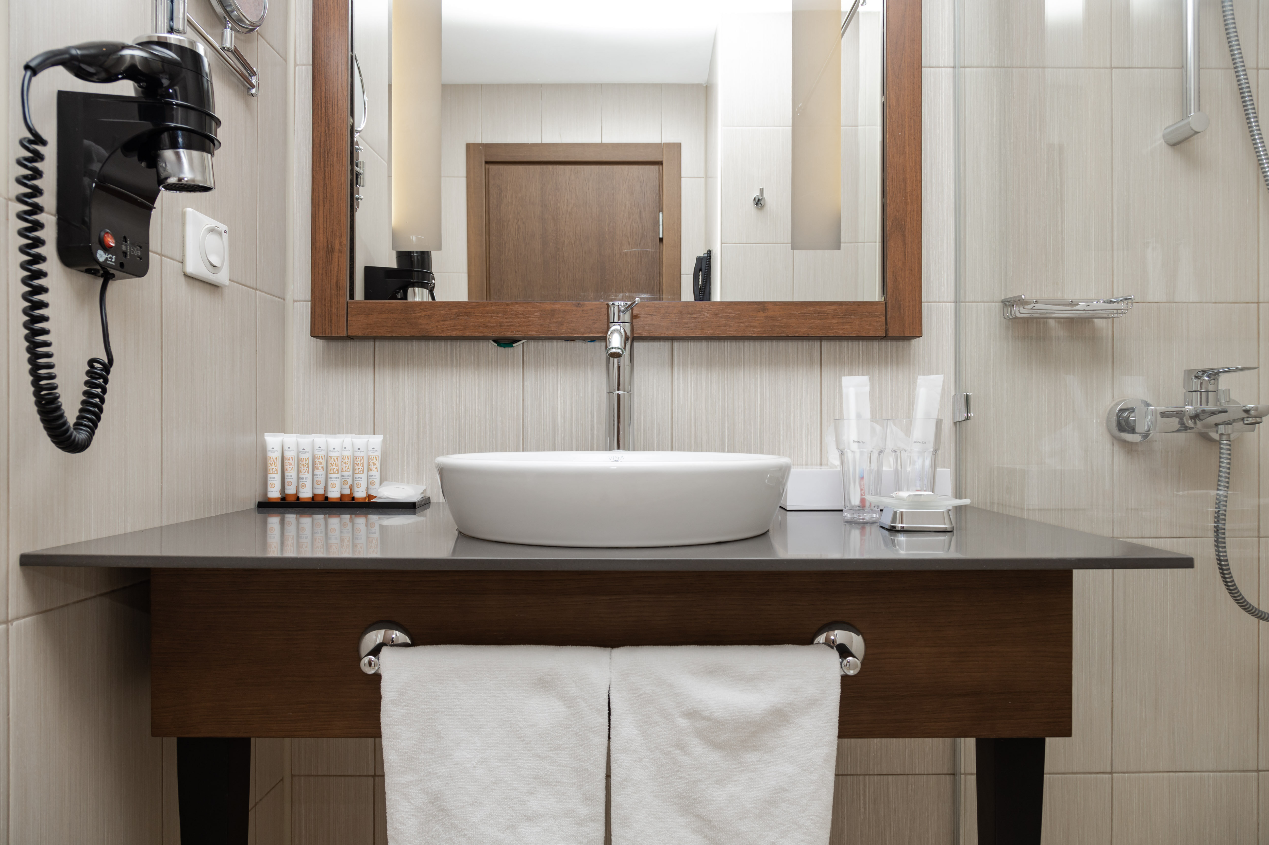 Джуниор сьют с двумя раздельными кроватями (без балкона) Sleep Well для восстанавливающего отдыха