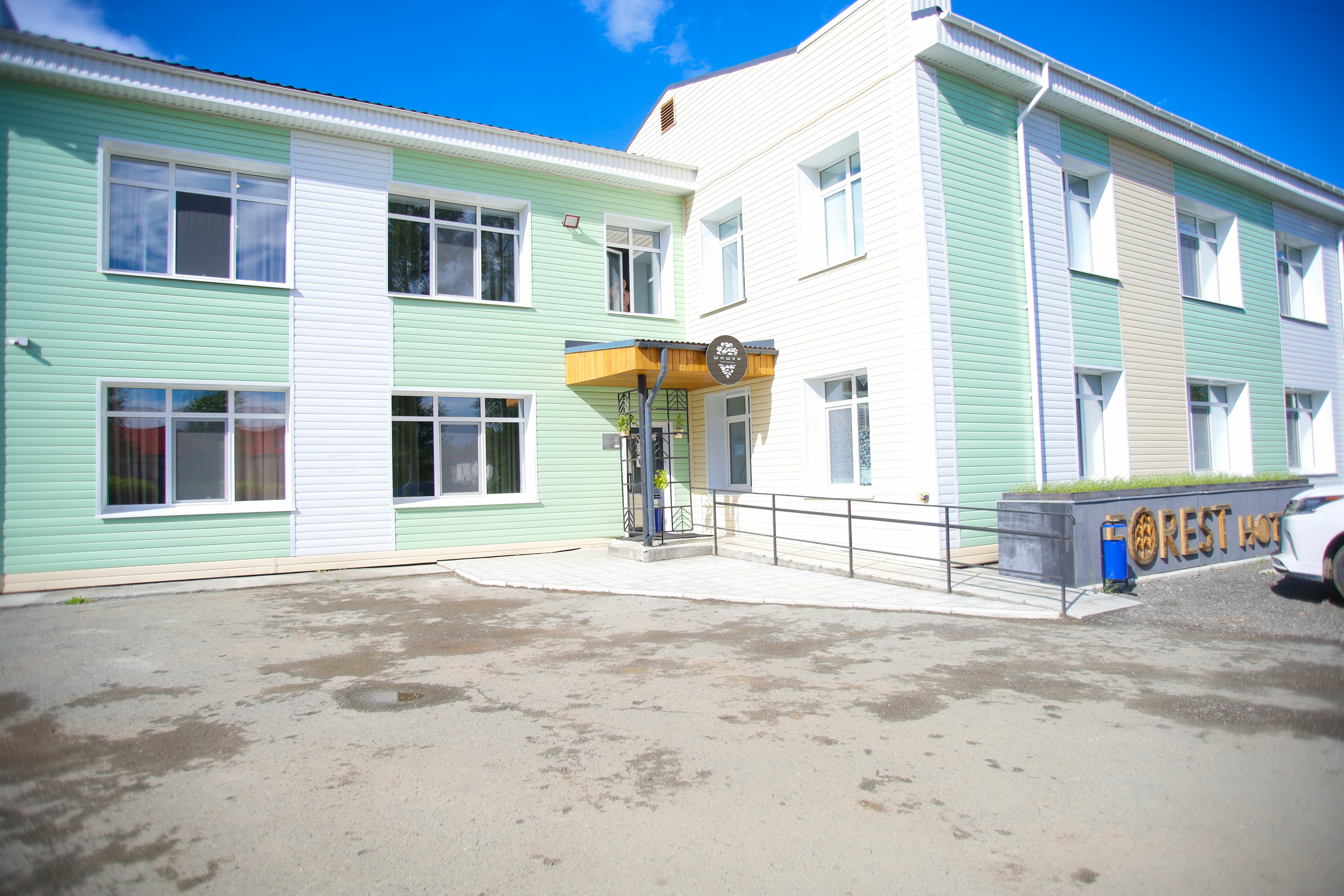 Двухместный номер с 2 отдельными кроватями и общим туалетом