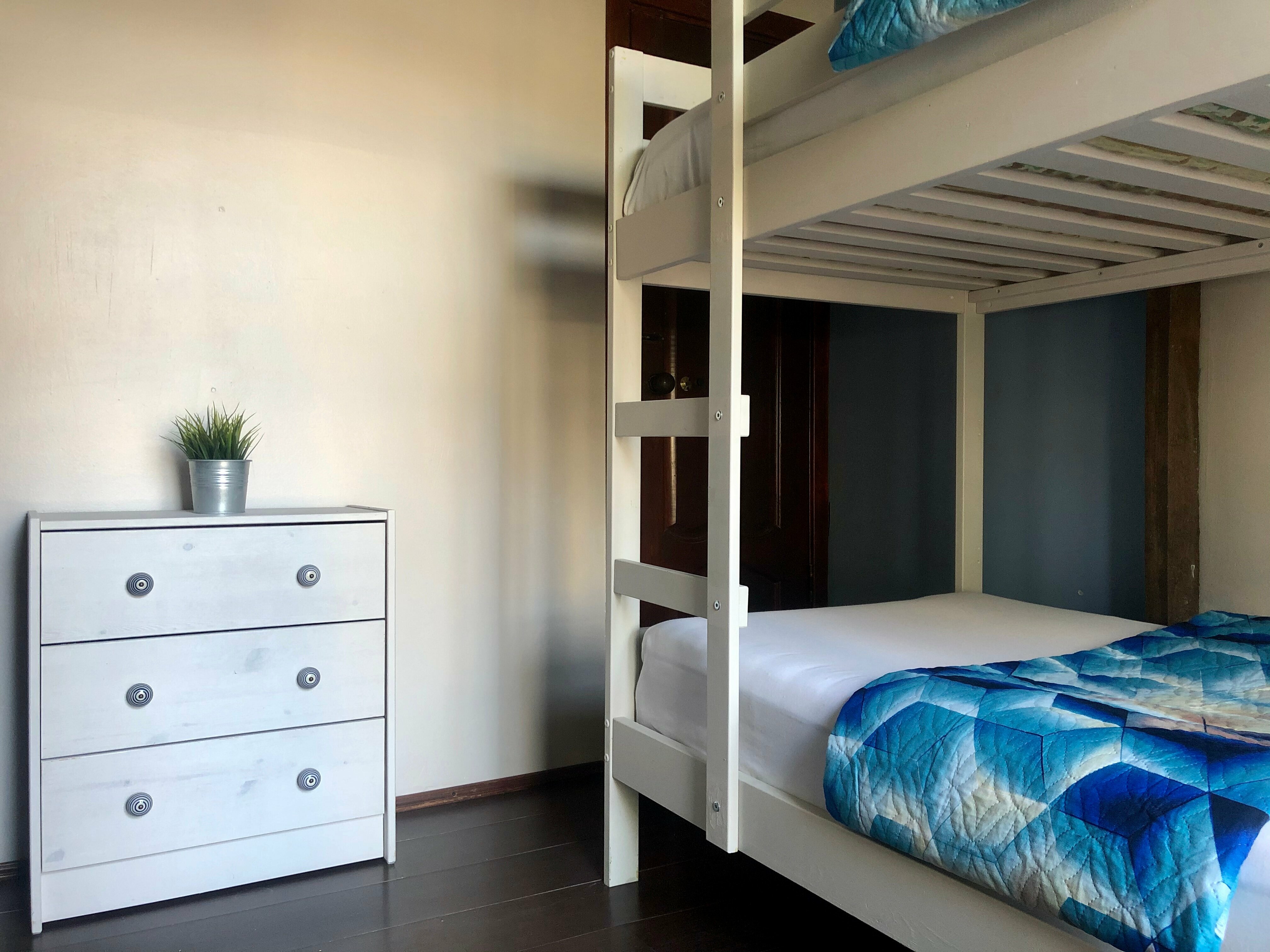 Четырехместный номер с общей ванной комнатой