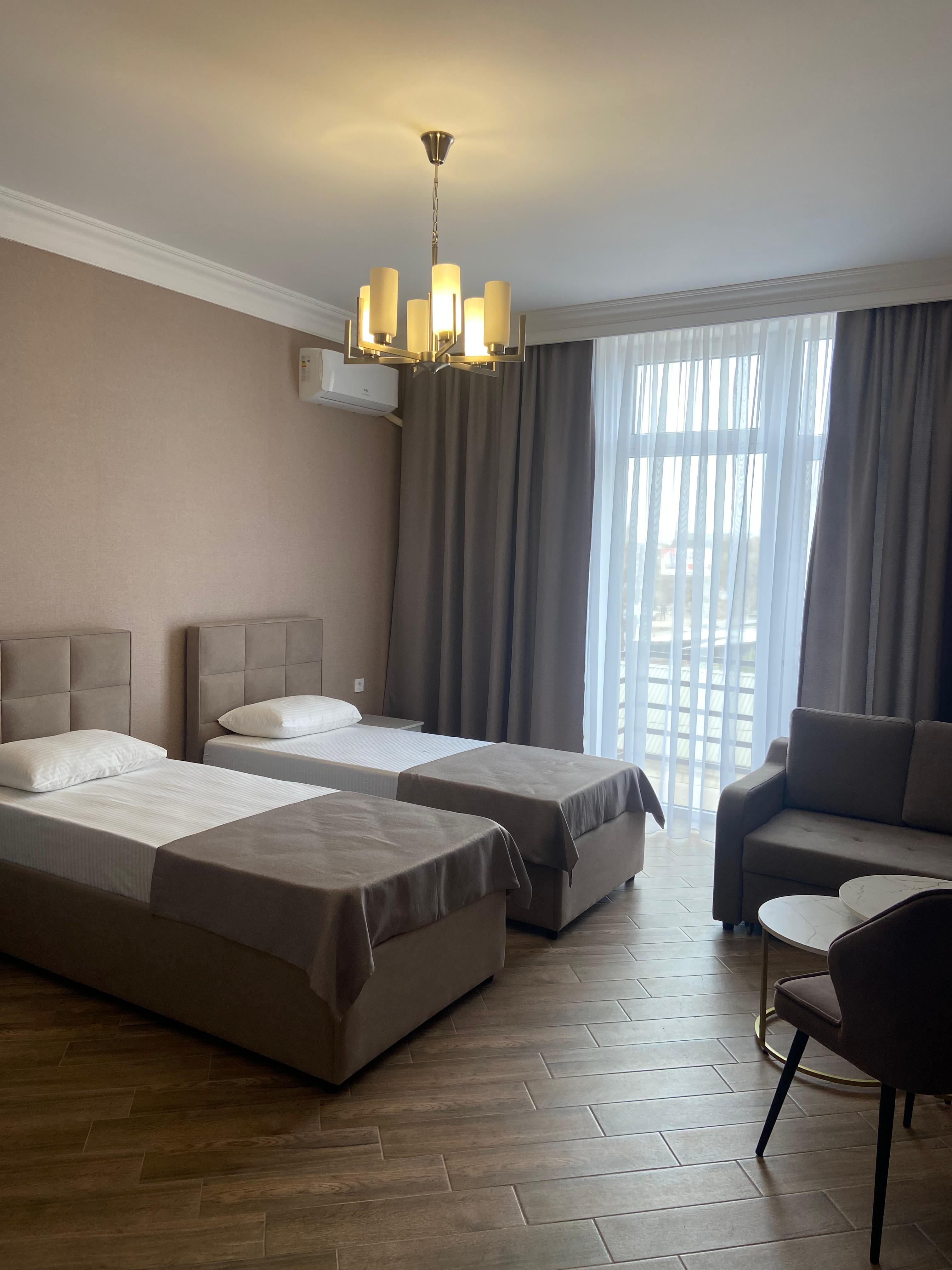 Улучшенный трехместный номер с видом на море