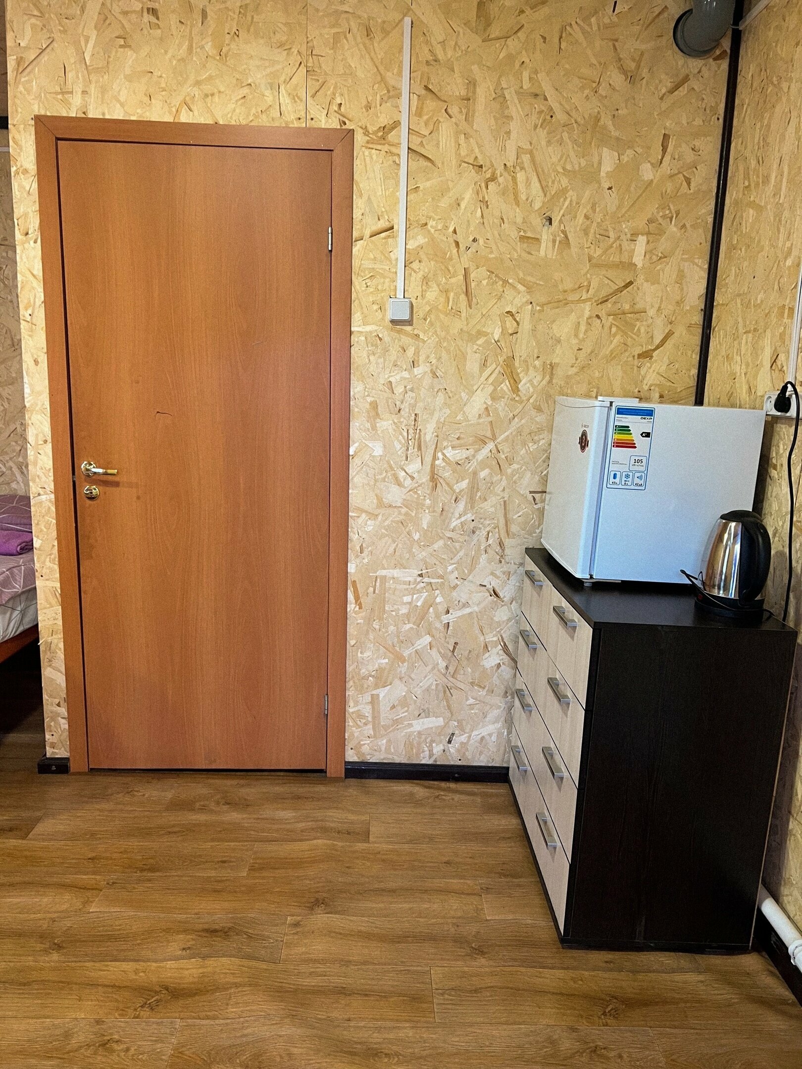 Номер в отдаленном корпусе с удобствами (80м. от основной территории)