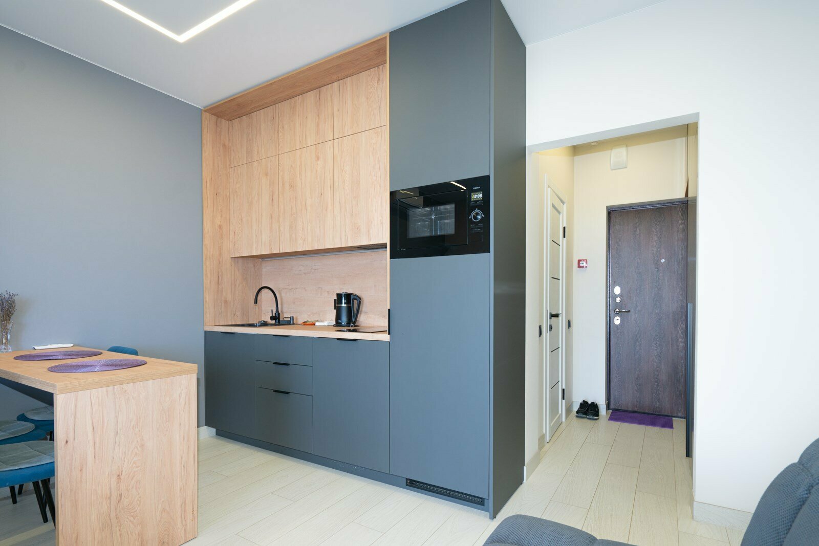 Дизайнерская студия LS-HI-TECH EMOTION светлые эмоции лета в Алуште - вид на море со 2 этажа