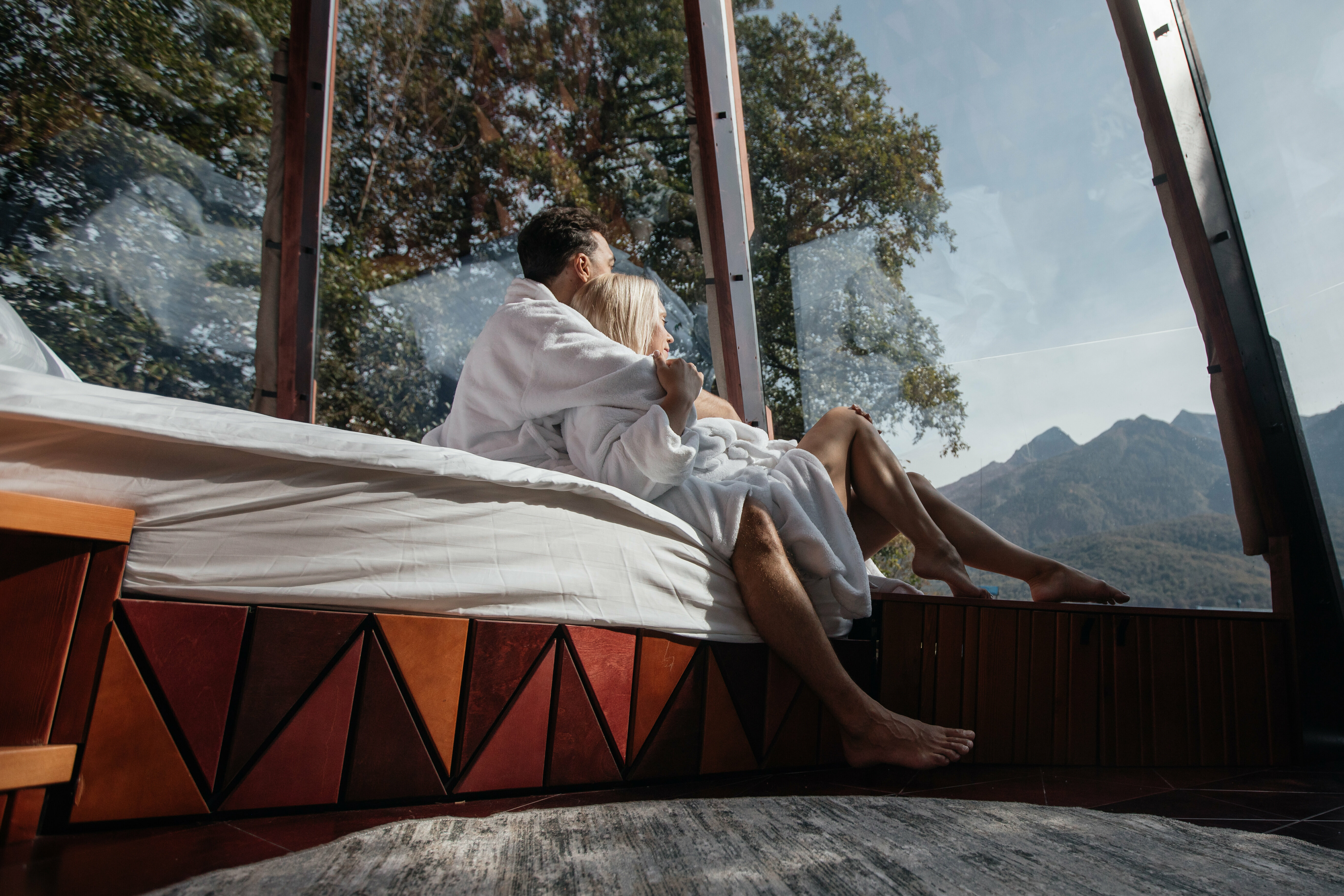 Нео типи с видом на горы