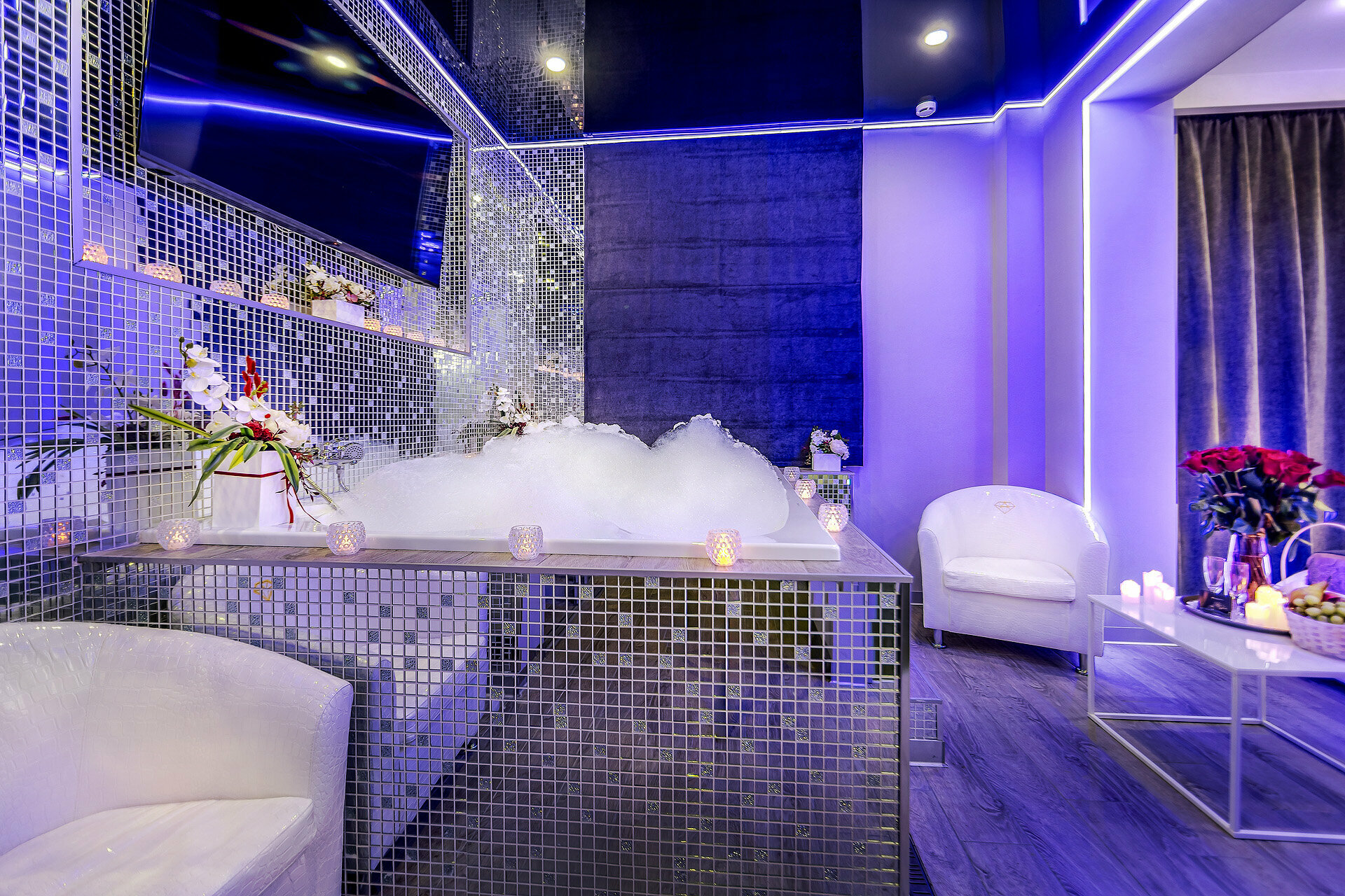 Двухместный номер с 1 кроватью и гидромассажной ванной (только для взрослых)