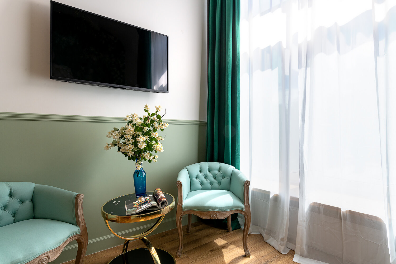 Дизайнерские апартаменты «Зеленая Гостиная» с отдельной спальней