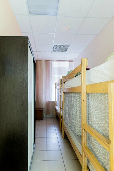 Кровать в общем 4-местном номере для мужчин и женщин