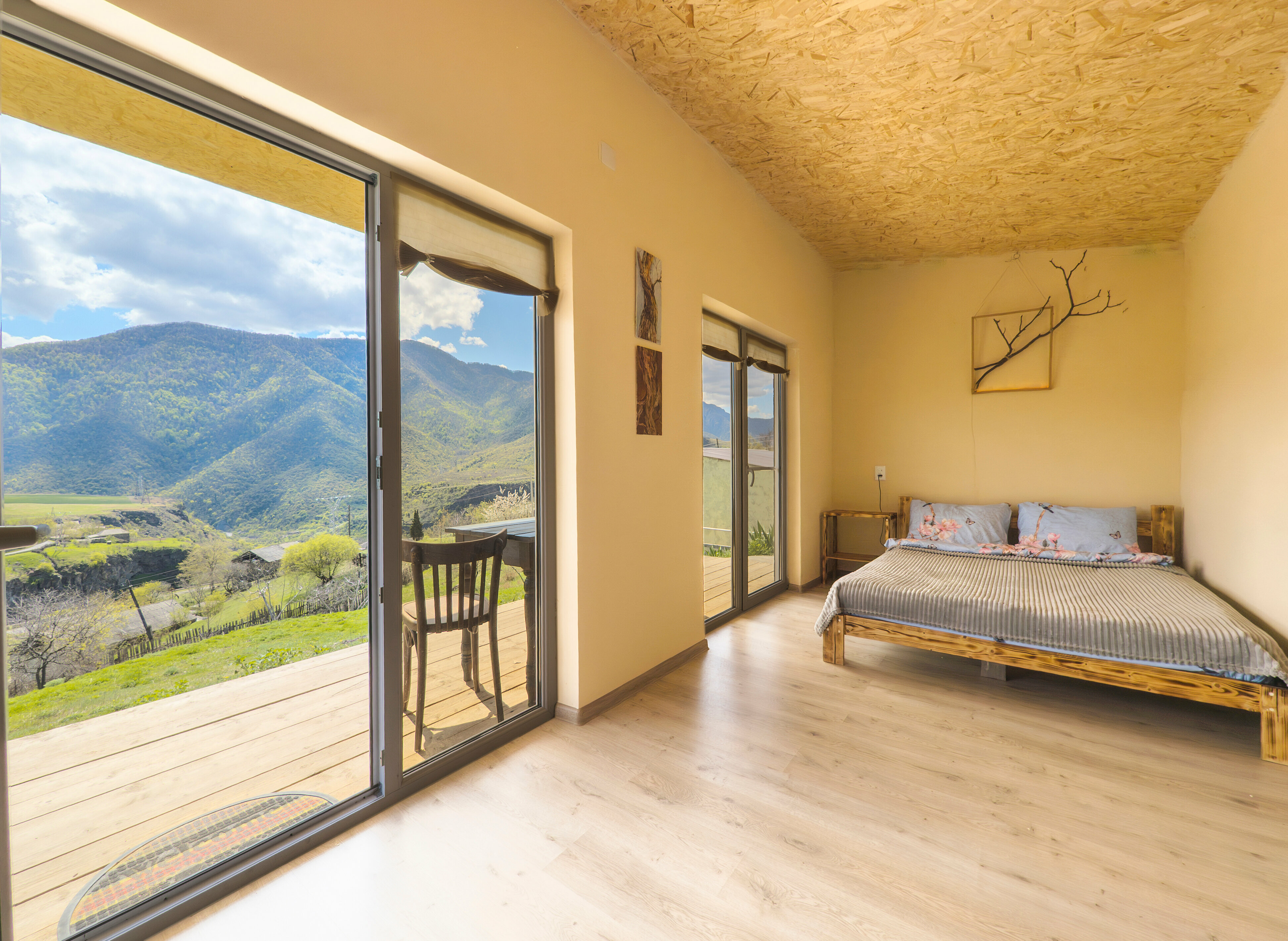 Коттеджи с видом на горы и ущелье