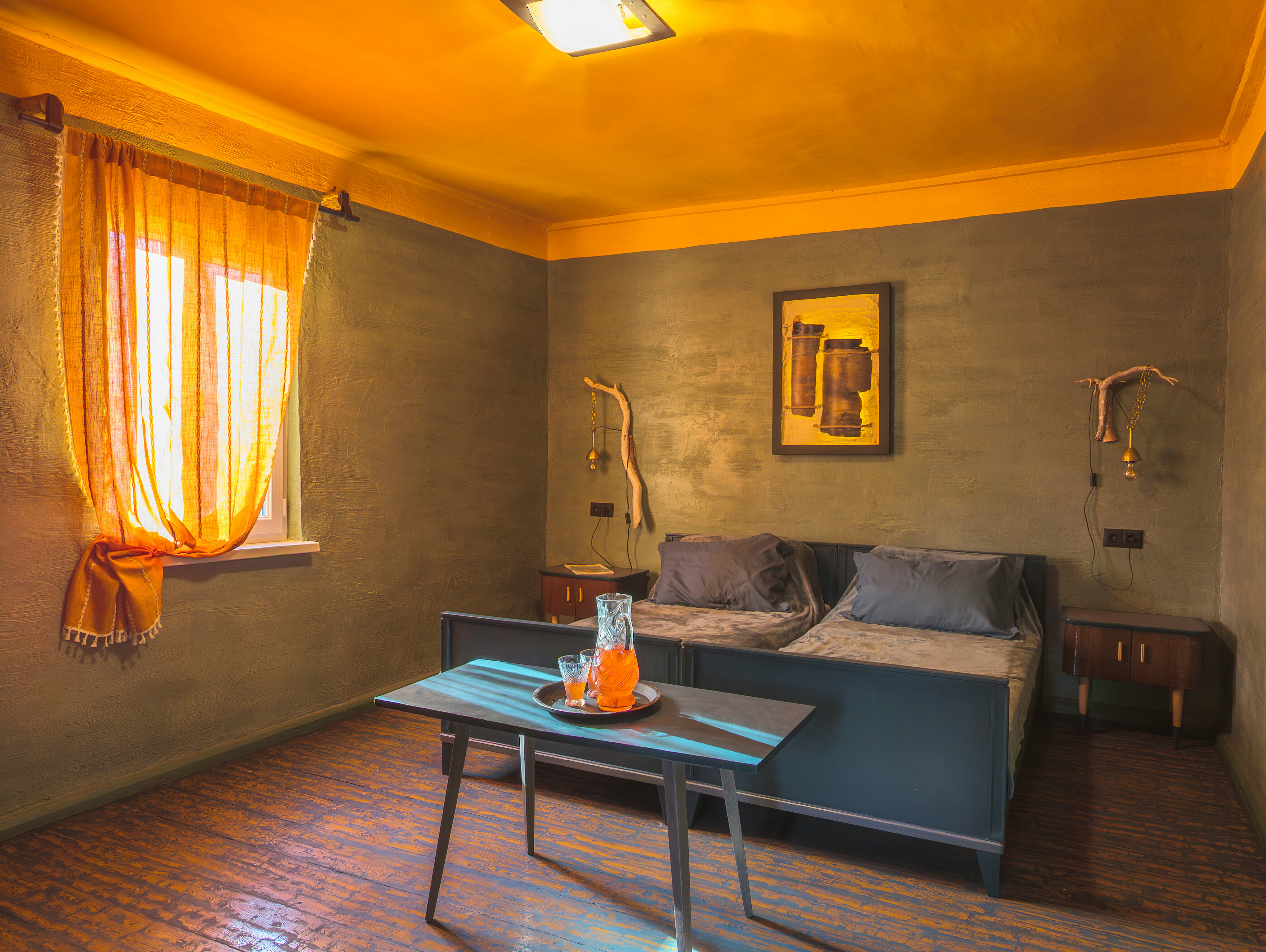 Двухкомнатный семейный номер с собственным душем