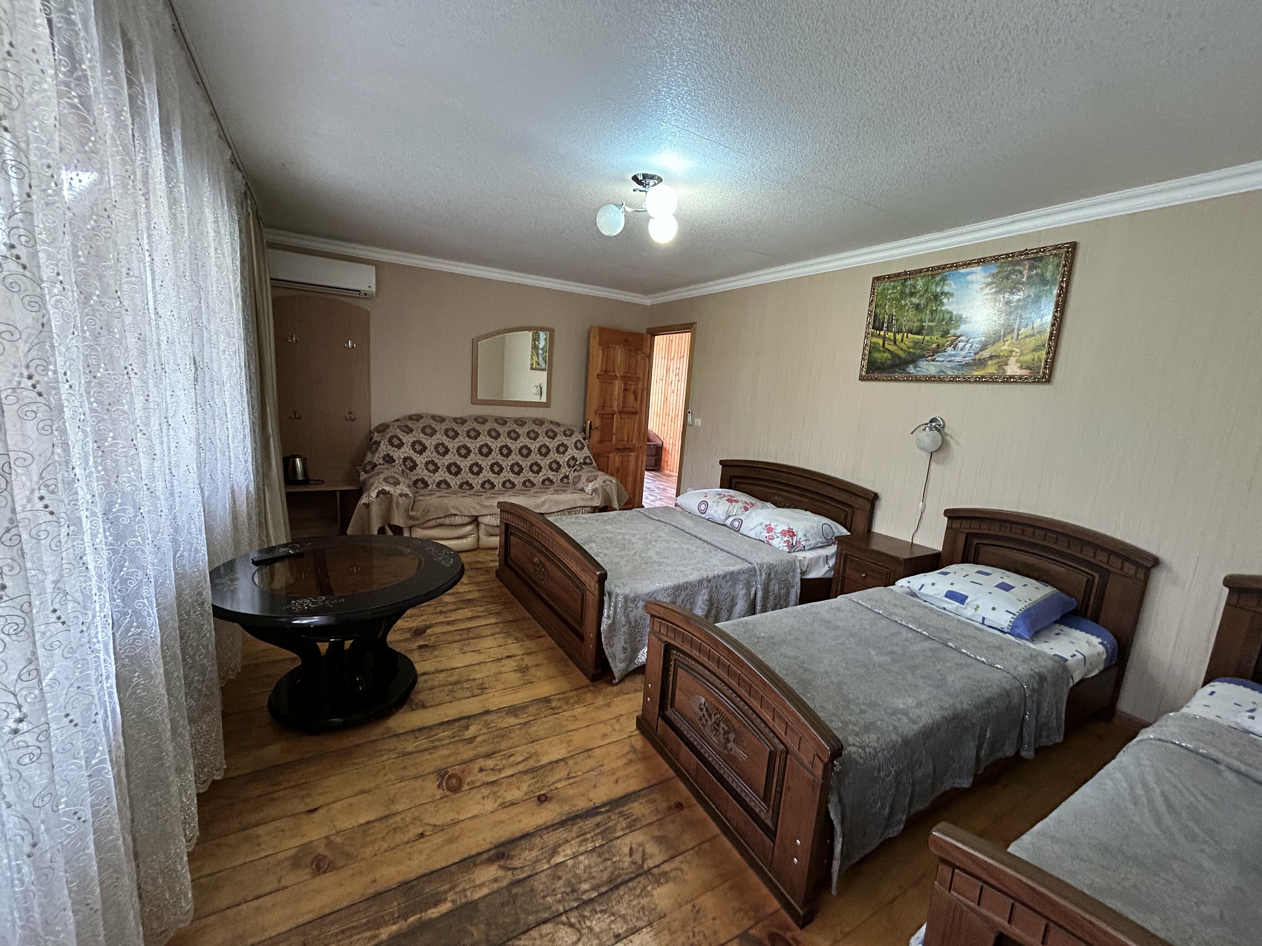 Четырехместный номер с балконом